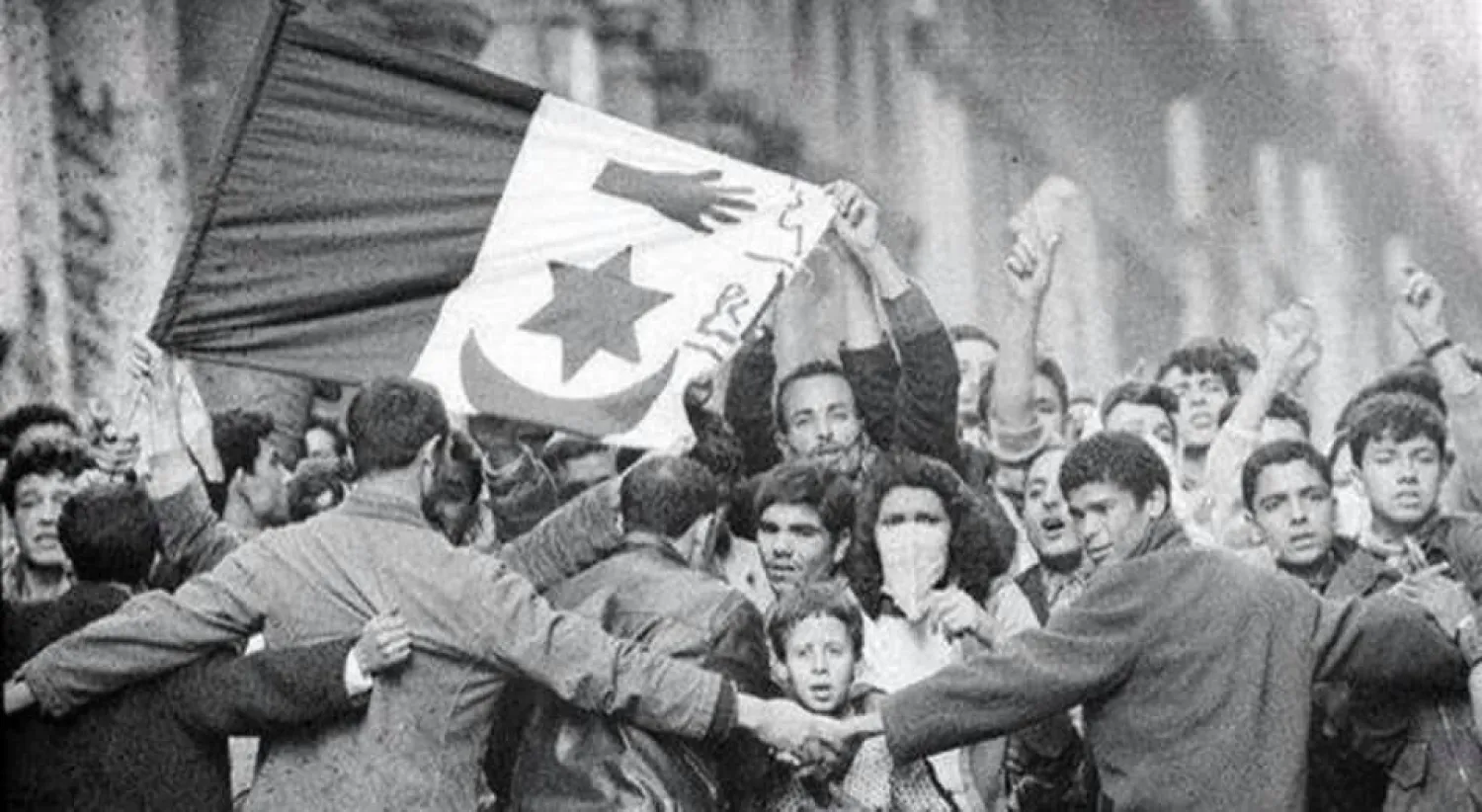 صورة أرشيفية لمظاهرات الثامن مايو 1945 (مؤسسة الأرشيف الجزائري)