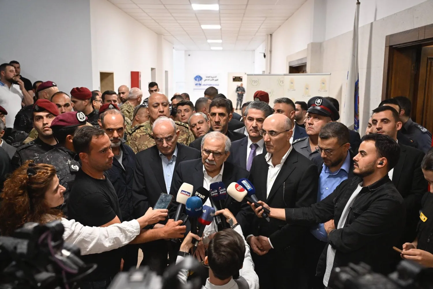 رئيس الحكومة اللبنانية نواف سلام متحدثاً إلى الإعلام من «سراي زحلة» خلال جولته في البقاع (رئاسة الحكومة)