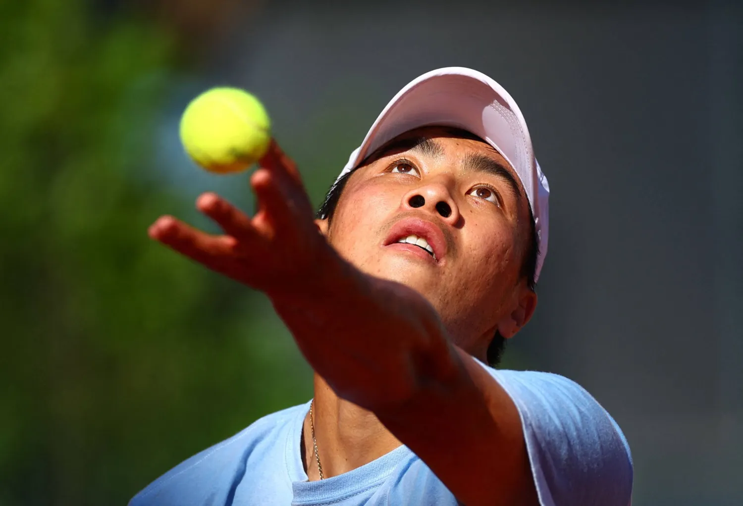 الأميركي براندون ناكاشيما يتقدم في روما (رويترز)