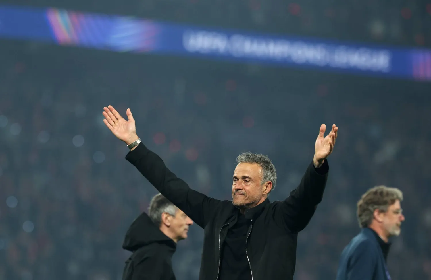 لويس إنريكي مدرب باريس سان جيرمان (إ.ب.أ)