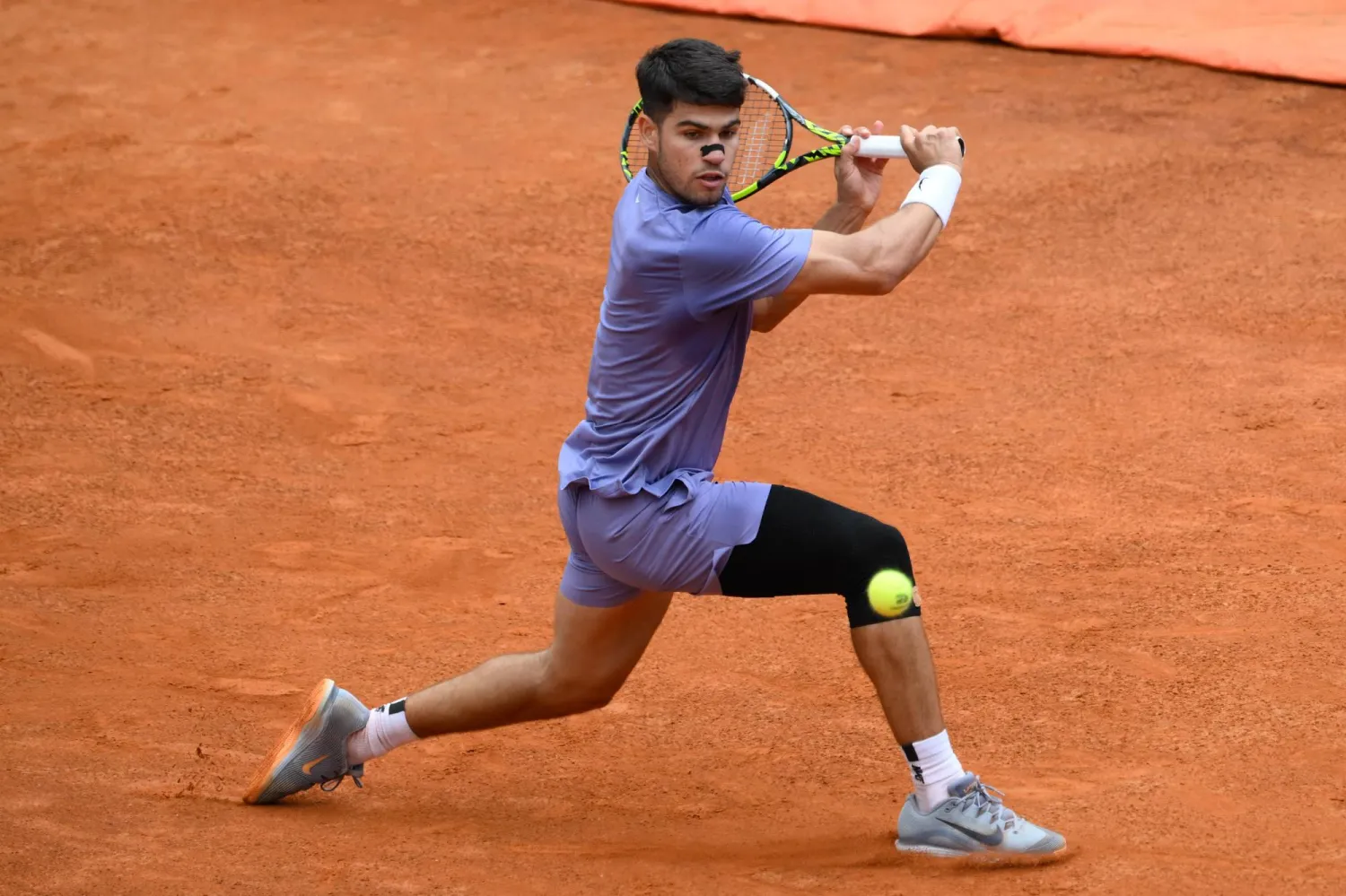 الإسباني كارلوس ألكاراس يتألق في روما (د.ب.أ)