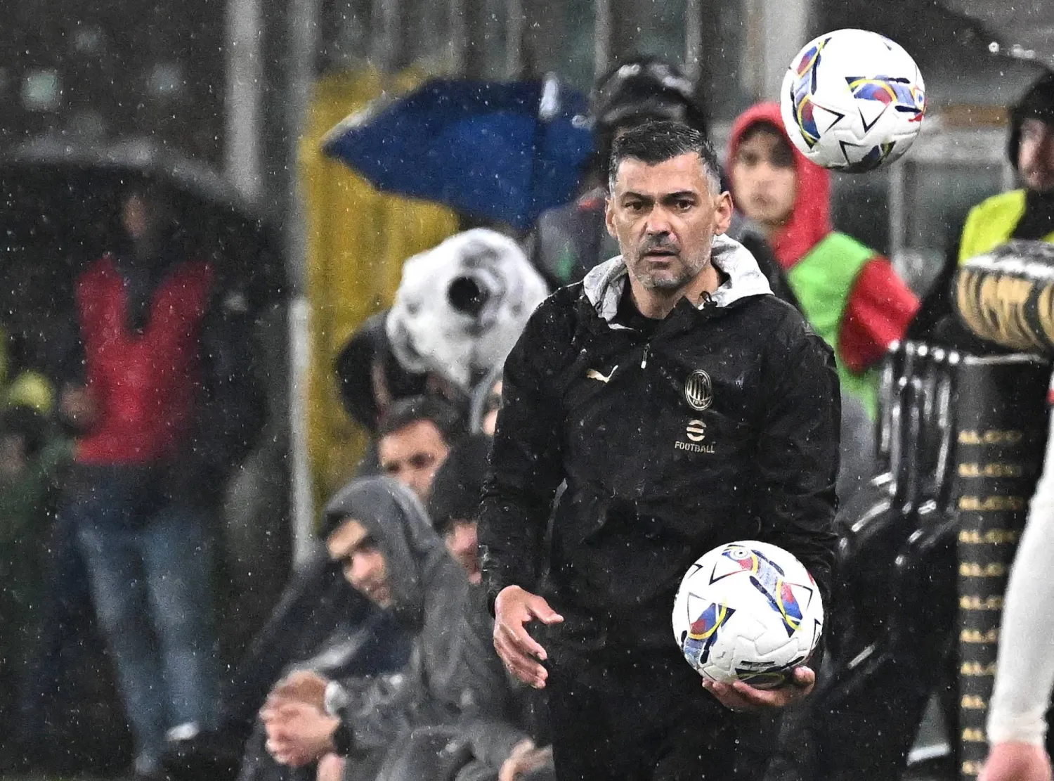 سيرجيو كونسيساو مدرب ميلان (إ.ب.أ)