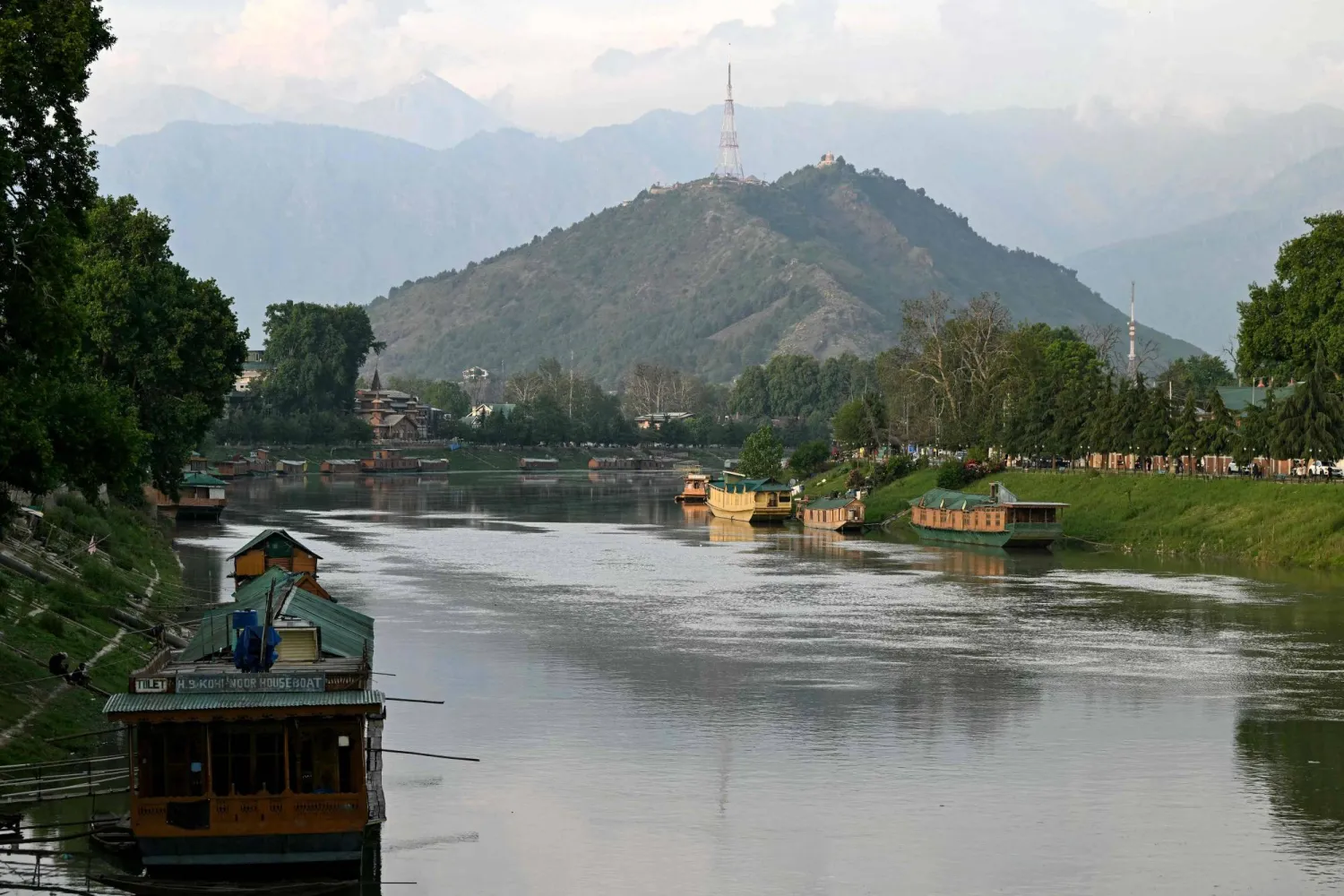 تُنظم المعاهدة التي تمت بوساطة البنك الدولي تقاسم مياه نهر السند وروافده بين الهند وباكستان (أ.ف.ب)