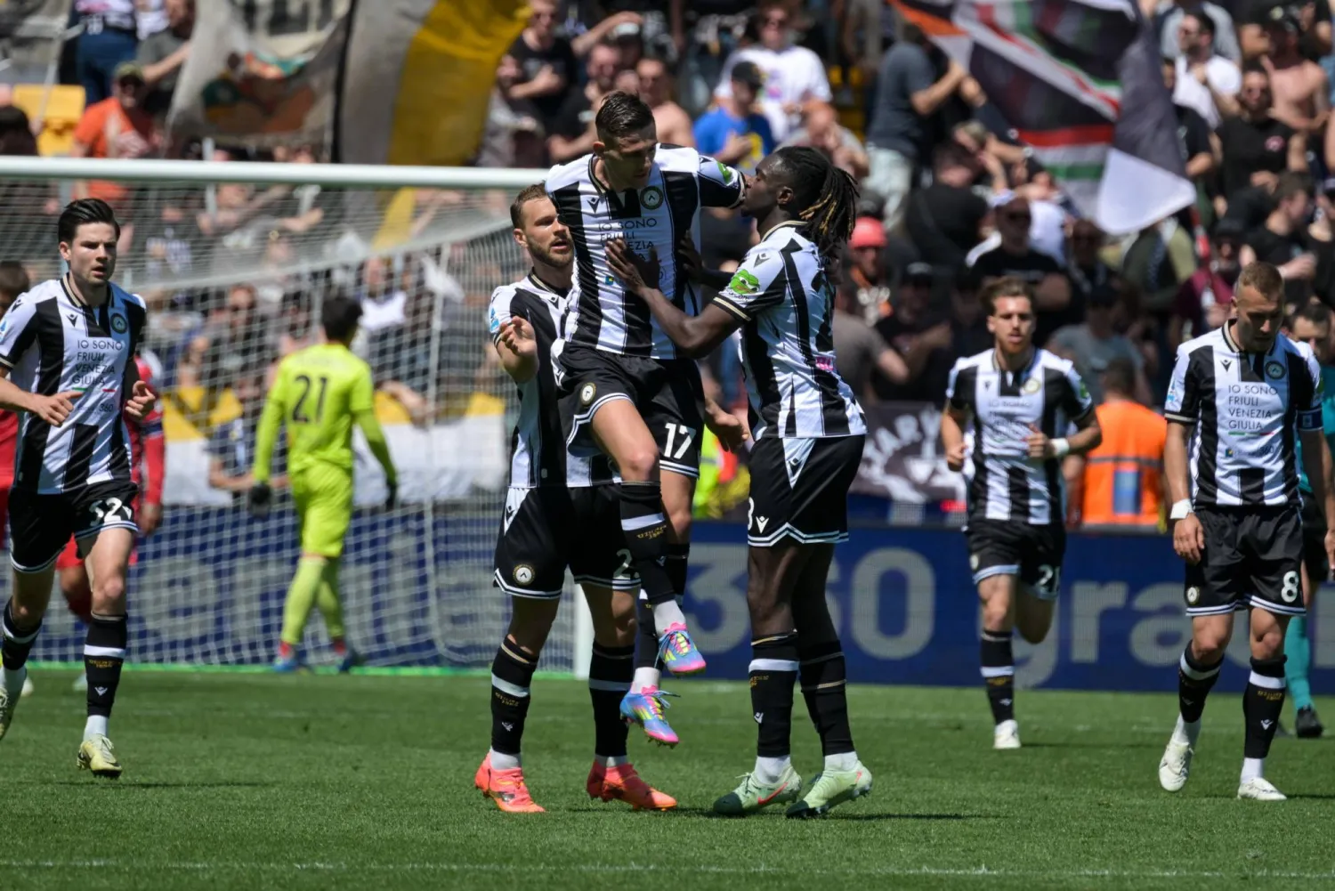 مونزا حقق الفوز الأول له منذ 4 أشهر (إ.ب.أ)