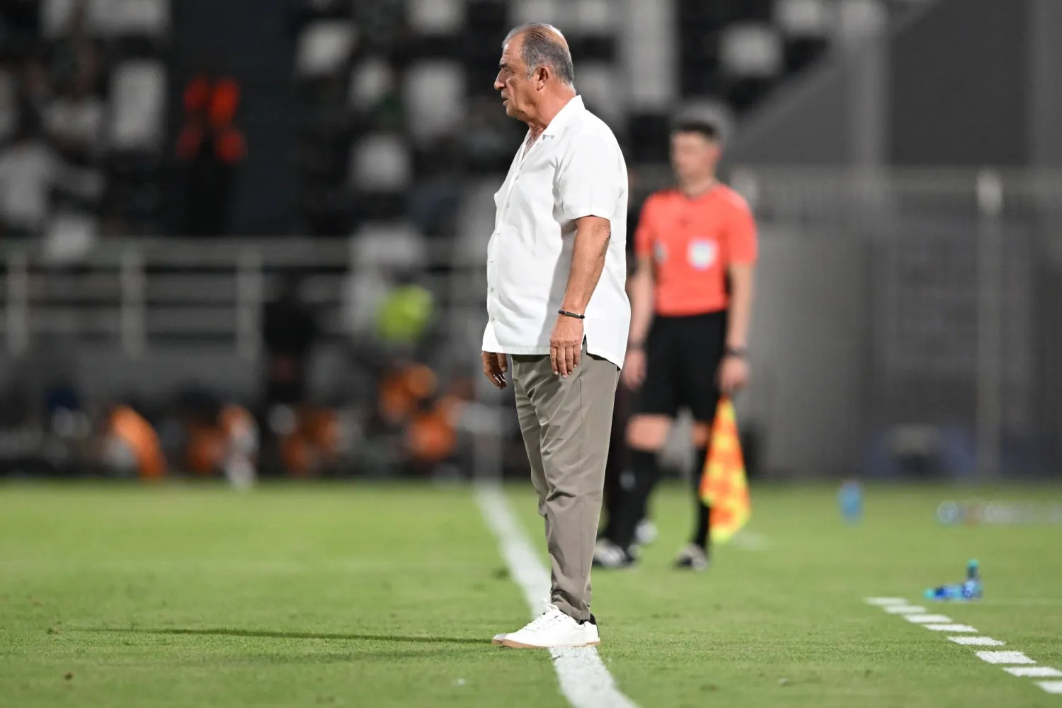 التركي فاتح تيريمك مدرب فريق الشباب (تصوير: عبد الرحمن السالم)