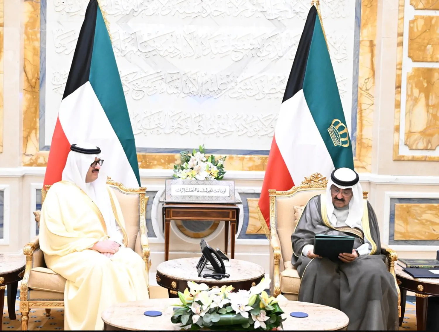 أمير الكويت الشيخ مشعل الصباح يتسلم رسالة خادم الحرمين الشريفين لحضور القمة الخليجية - الأميركية