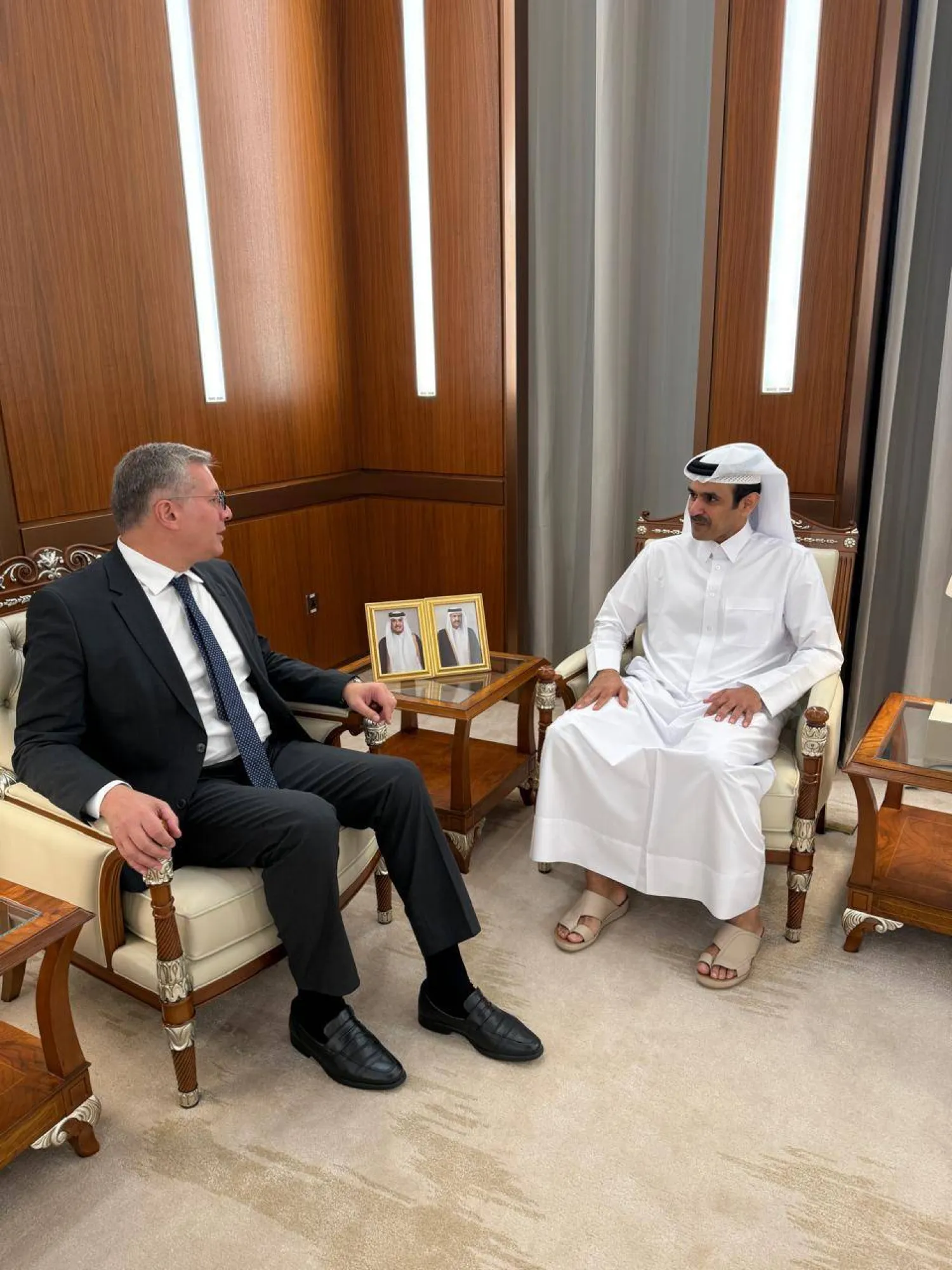 وزير الطاقة القطري سعد الكعبي خلال استقباله وزير البترول المصري كريم بدوي في الدوحة (وزارة البترول المصرية)