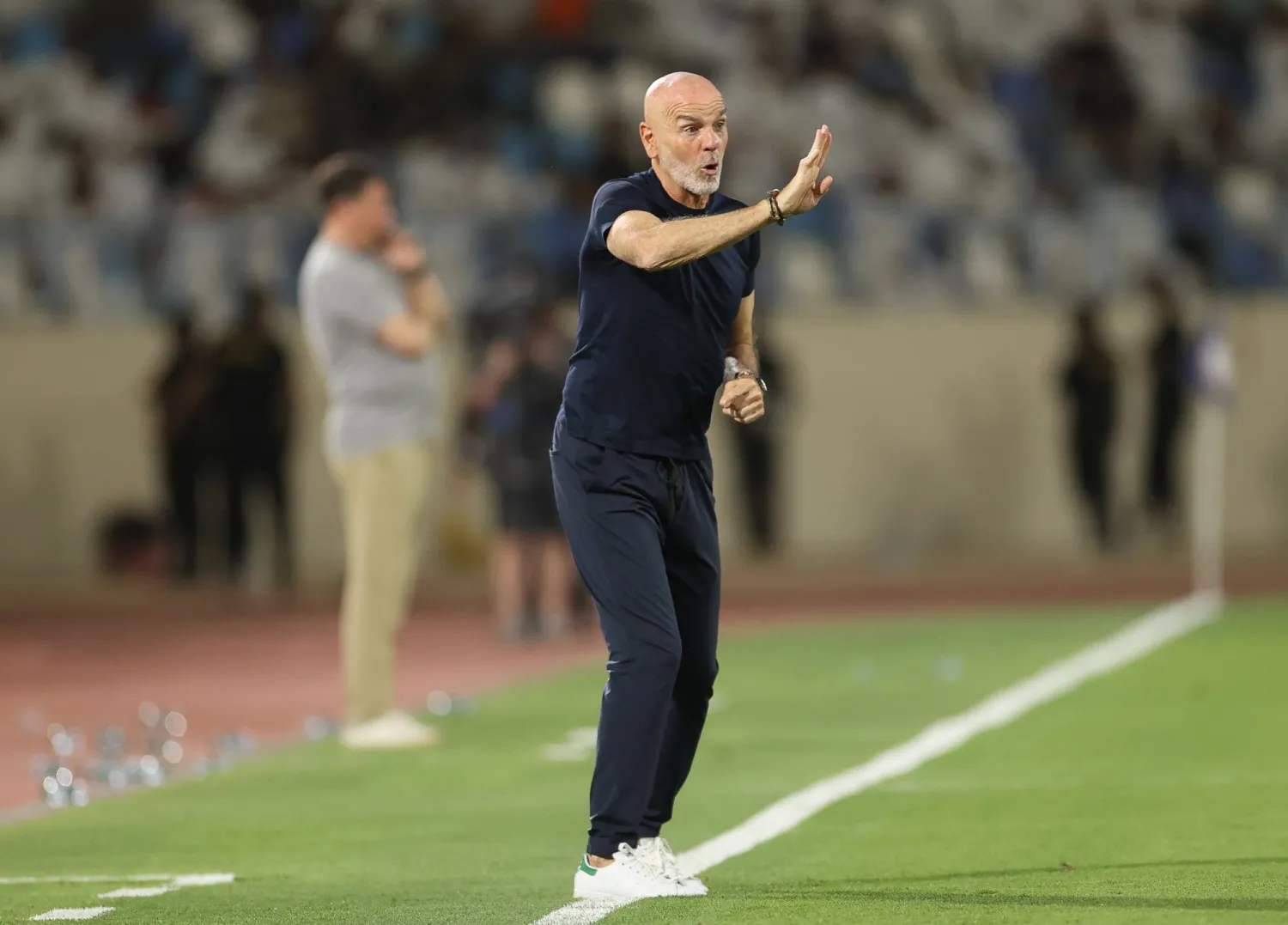 بيولي مدرب النصر (تصوير: عدنان مهدلي) 