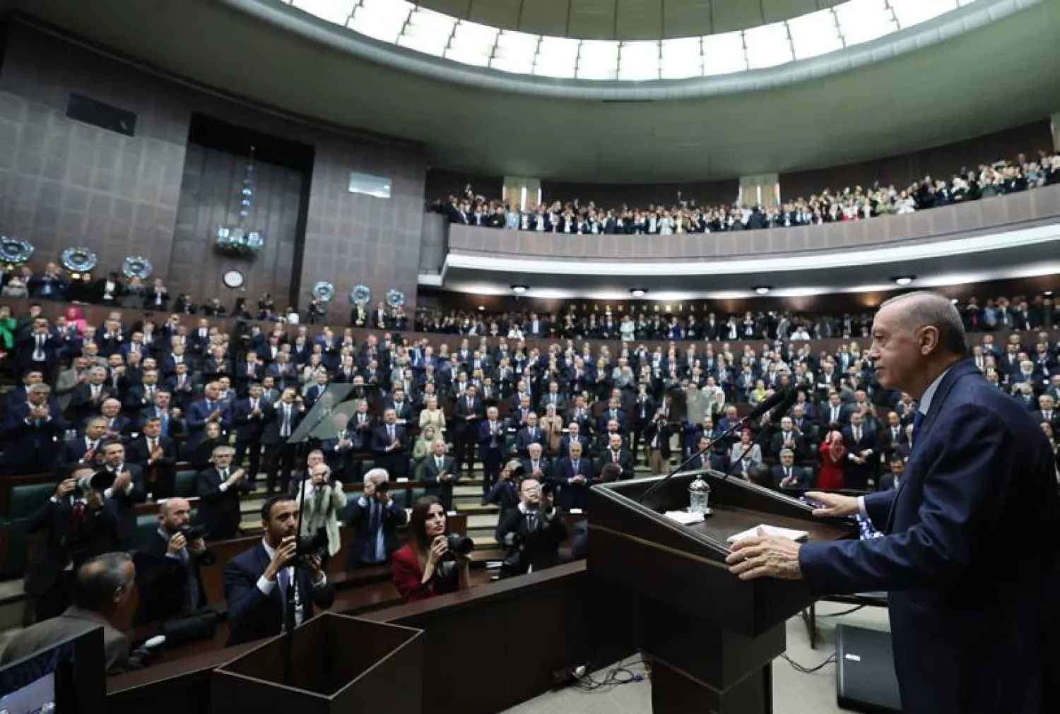 إردوغان متحدثاً أمام نواب حزبه بالبرلمان 14 مايو (الرئاسة التركية)