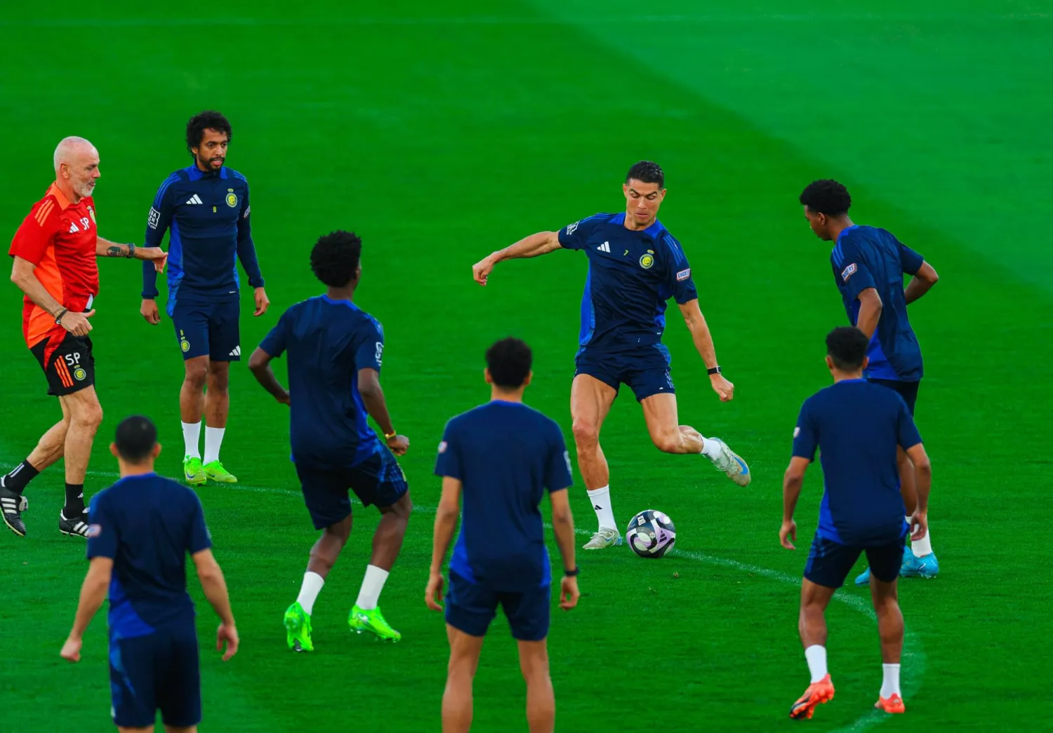 بيولي سيعتمد على 7 لاعبين أجانب فقط في مباراة التعاون (نادي النصر)