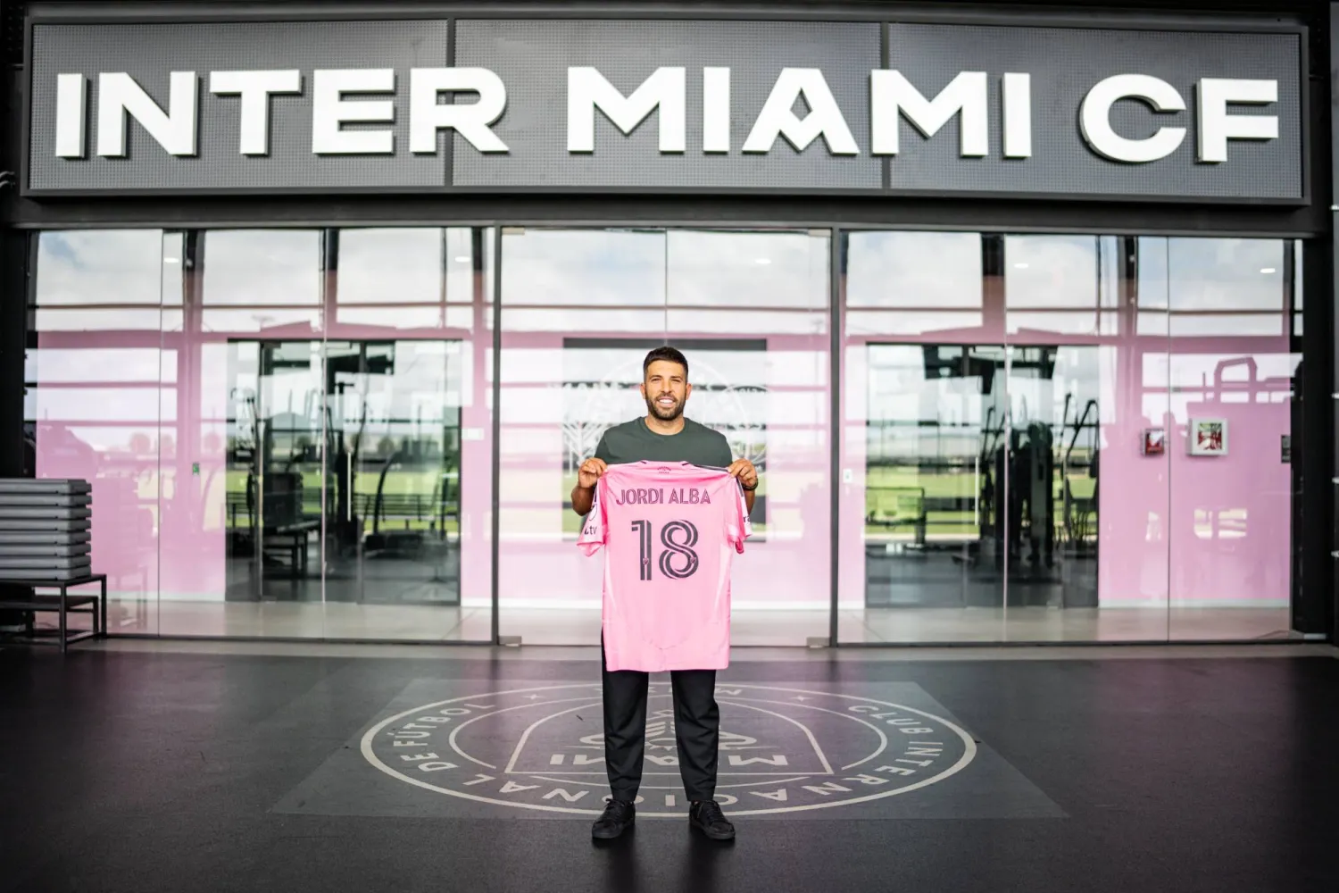 جوري ألبا بعد تمديد عقده (نادي إنتر ميامي)