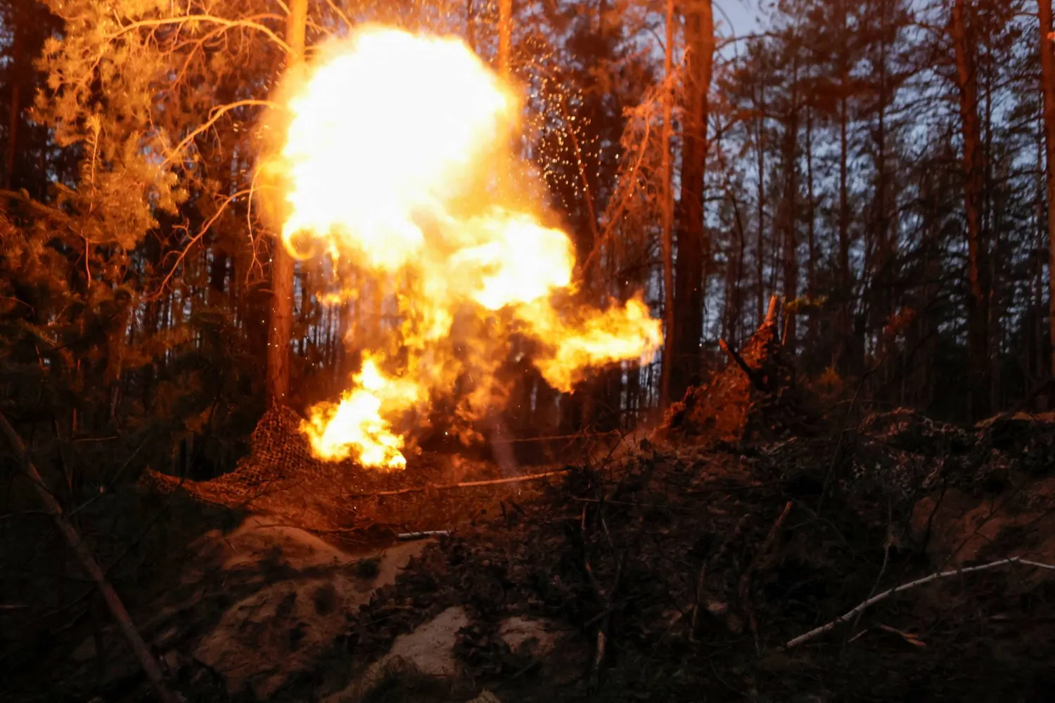 Service members of the 115th Separate Mechanized Brigade of the Ukrainian Armed Forces fire a mortar towards Russian troops, at a position in a front line, amid Russia's attack on Ukraine, in Donetsk region, Ukraine May 16, 2025. REUTERS/Sofiia Gatilova