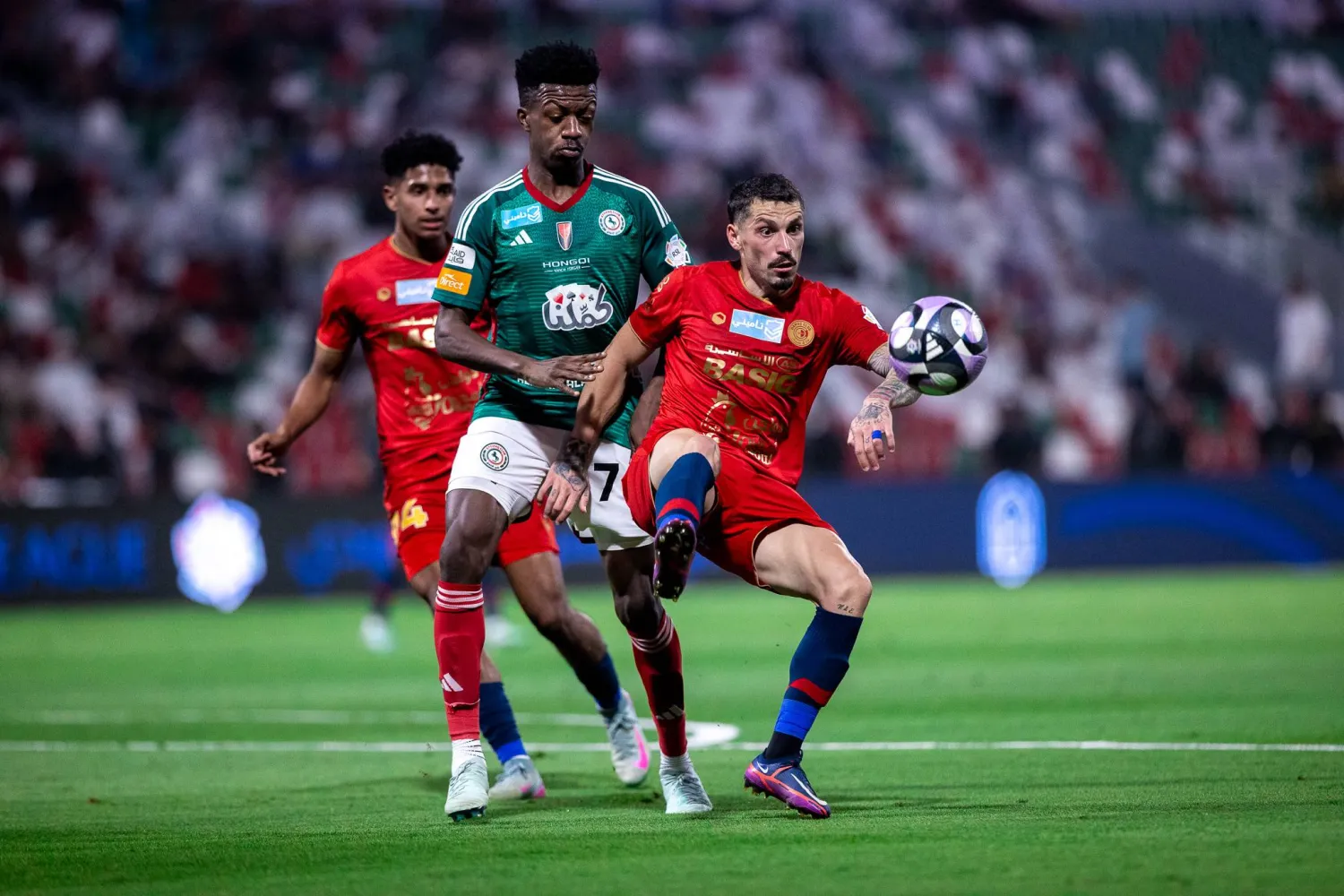 خيم التعادل السلبي على المواجهة (تصوير: عيسى الدبيسي)