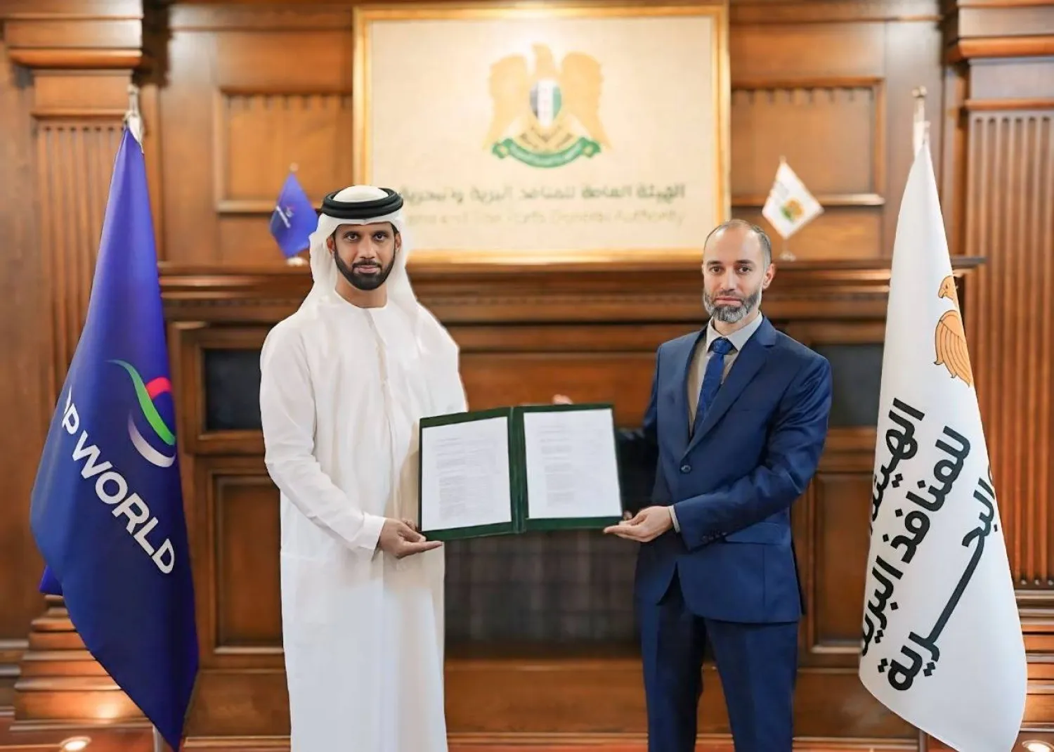 جانب من توقيع الاتفاقية بين «موانئ دبي العالمية» والهيئة العامة للمنافذ البرية والبحرية السورية (موانئ دبي العالمية)