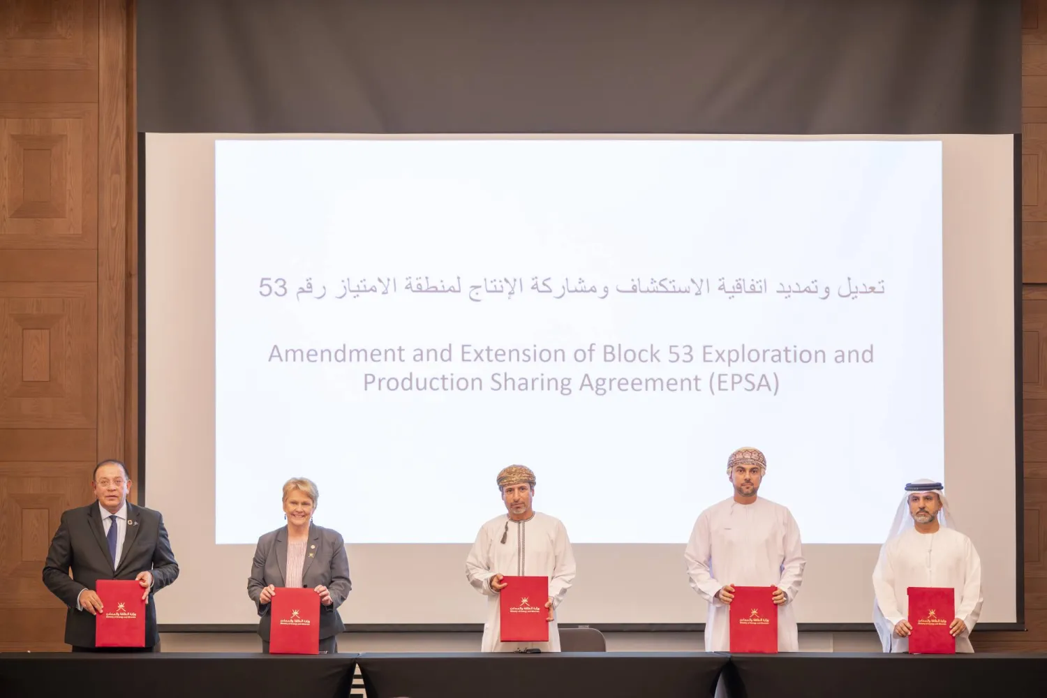 جانب من توقيع اتفاقية للاستكشاف والإنتاج بين سلطنة عمان وشركة «أوكسيدنتال بتروليوم» (وكالة الأنباء العمانية)