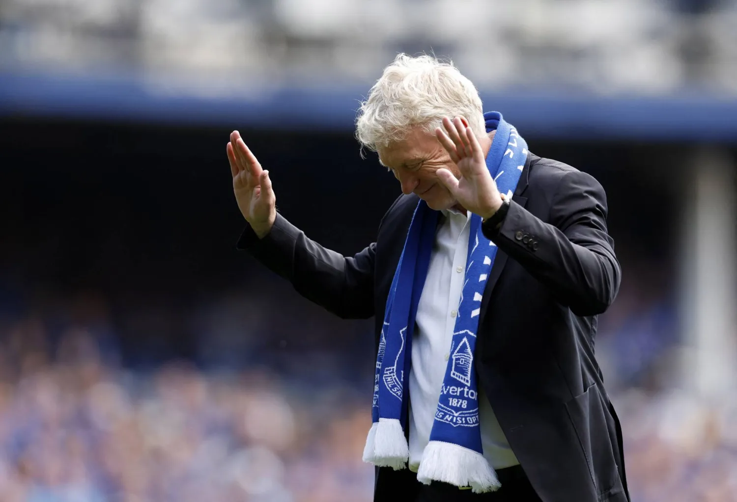 ديفيد مويز في وداعية «غوديسون بارك» (رويترز)