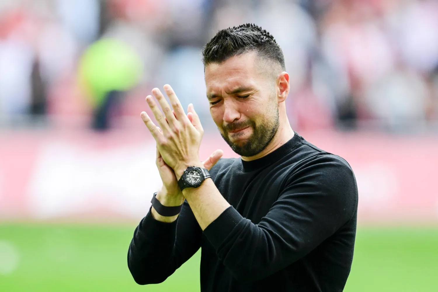 فرنتشيسكو فاريولي يودّع فريقه بالدموع (إ.ب.أ)