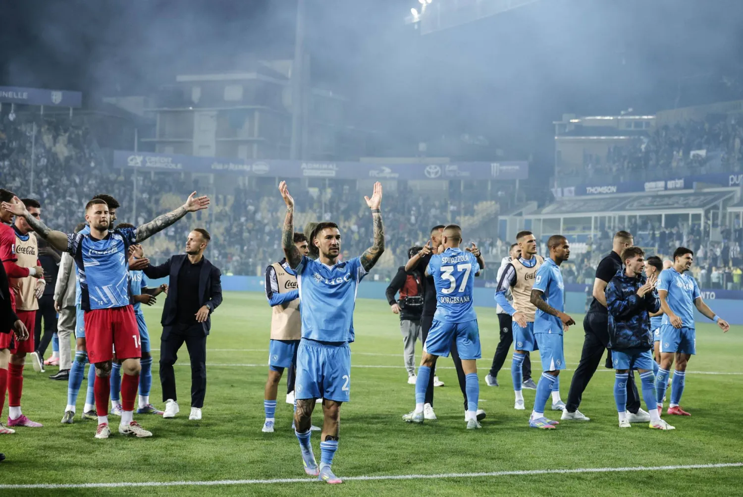 سيستعيد نابولي اللقب في حال فوزه على كالياري ومن ثم يظفر باللقب للمرة الرابعة في تاريخه (إ.ب.أ)