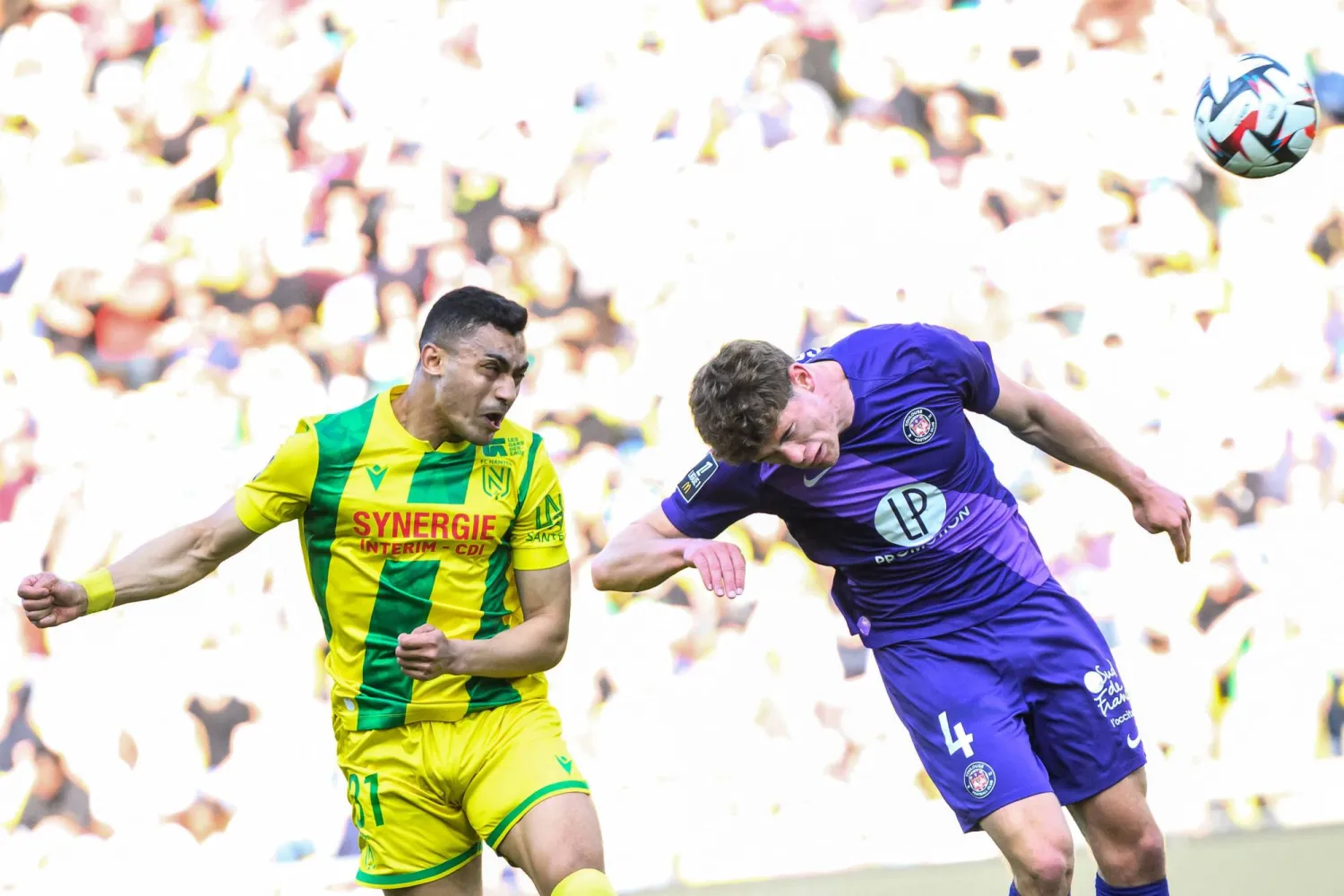 مصطفى محمد (يسار) رفض المشاركة في الجولة الأخيرة مع نانت (أ.ف.ب) 