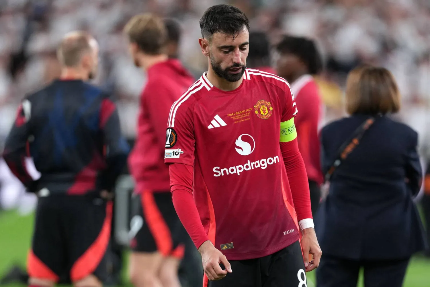 Manchester United's Portuguese midfielder #08 Bruno Fernandes reacts after the UEFA Europa League final football match between Tottenham Hotspur and Manchester United at San Mames stadium in Bilbao on May 21, 2025. (Photo by CESAR MANSO / AFP)