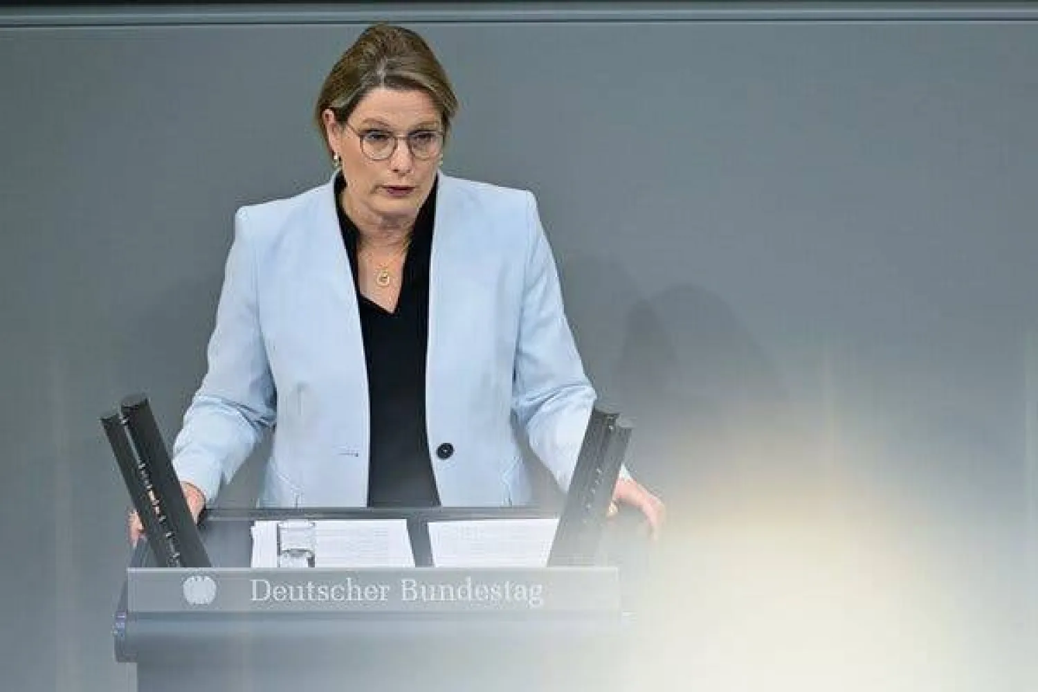 قالت وزيرة العدل الألمانية شتيفاني هوبيغ  في بيان على وسائل التواصل الاجتماعي: هذه علامة تحذيرية وتُظهر أن الإرهاب اليميني المتطرف لا يعرف عمراً (غيتي)