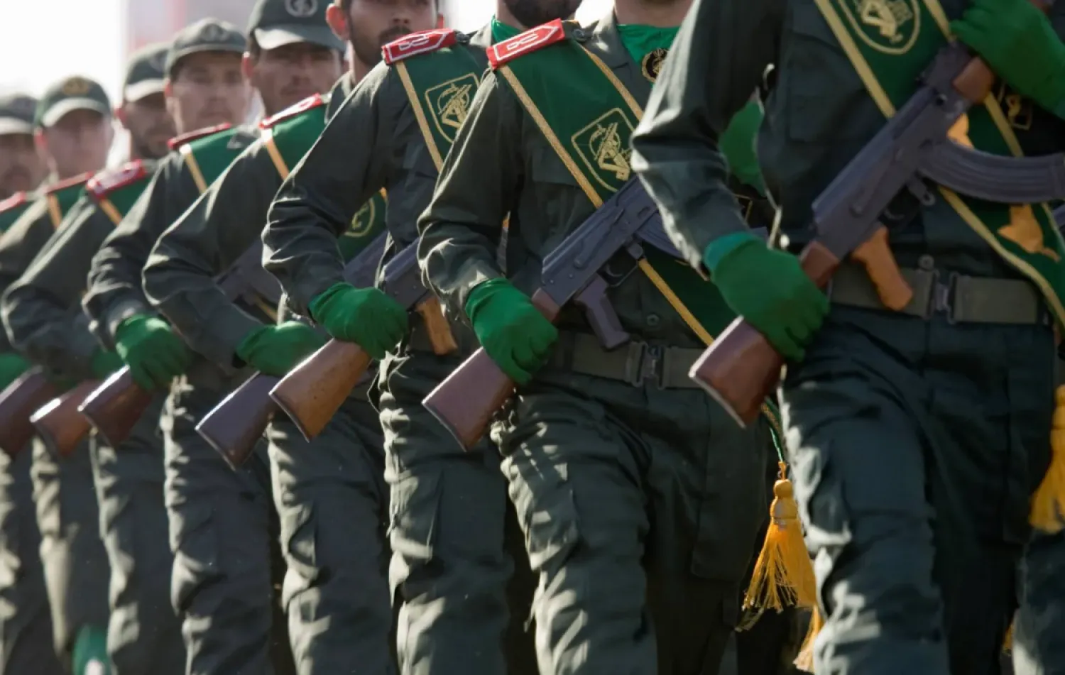 FILE PHOTO: Members of Iran's Revolutionary Guards participate in a military parade, in Tehran September 21, 2008. REUTERS/Caren Firouz
