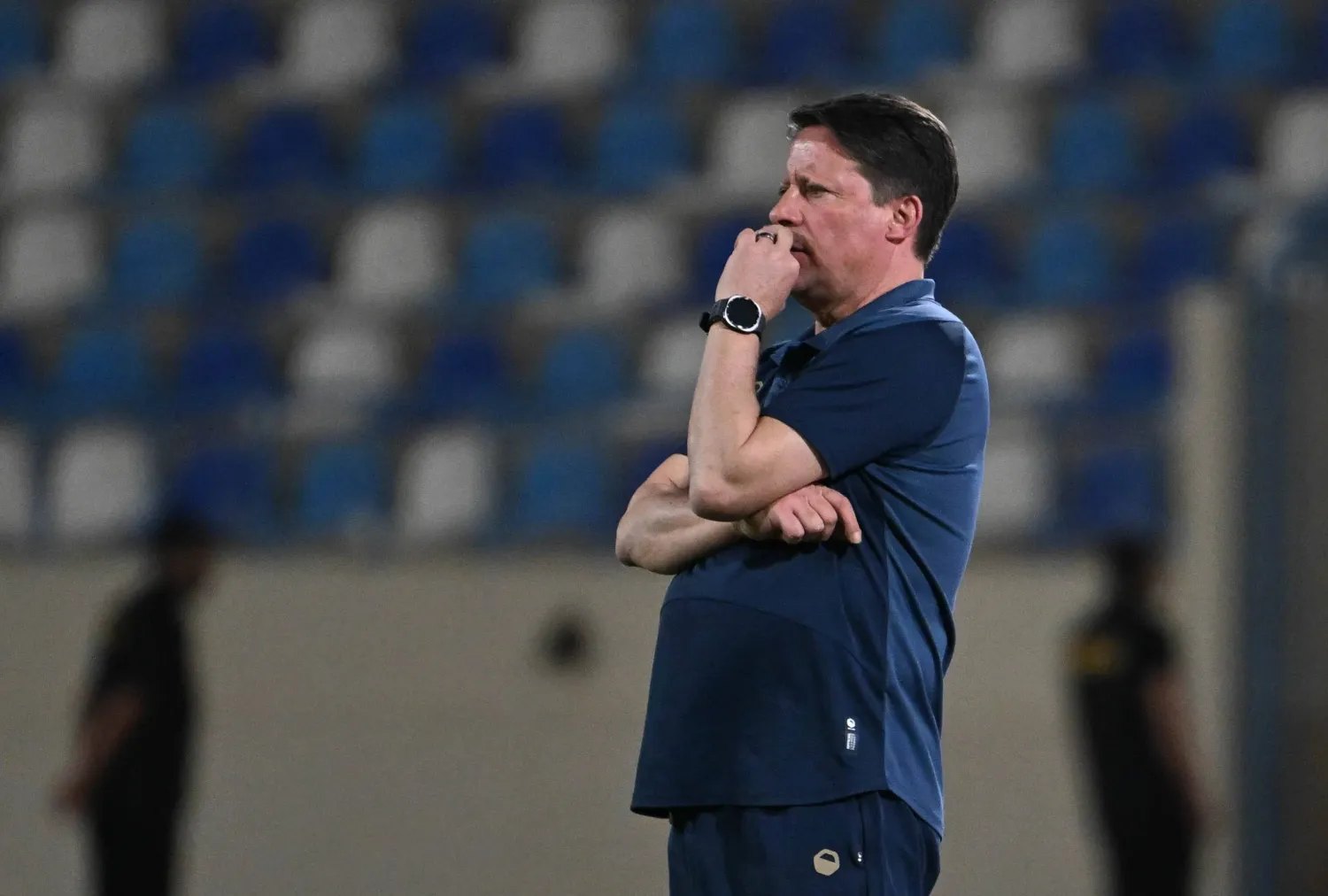 البرتغالي باولو سيرجيو المدير الفني لفريق الأخدود (تصوير: علي خمج)