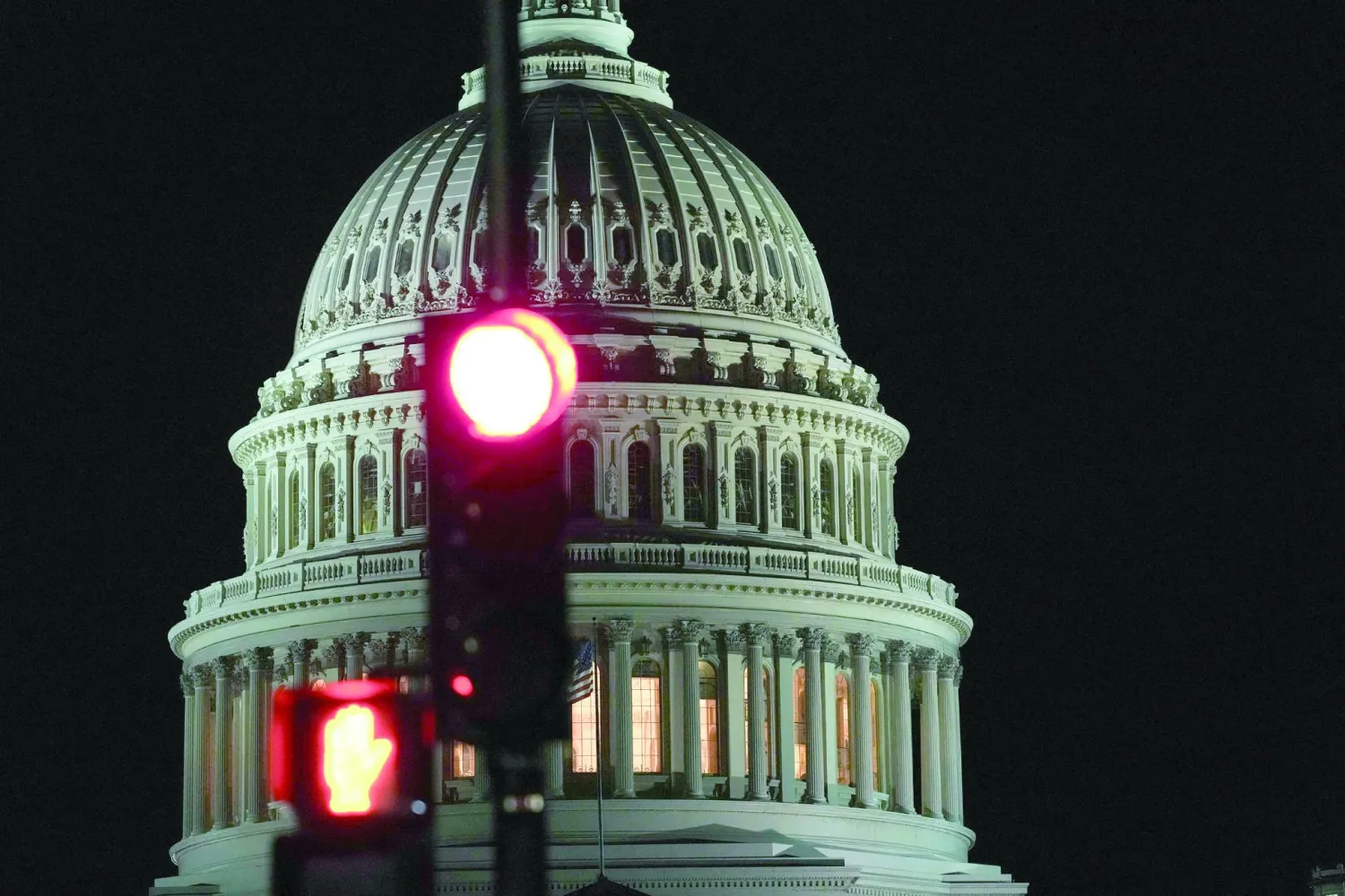 
مبنى الكابيتول ليلاً (أ.ف.ب)