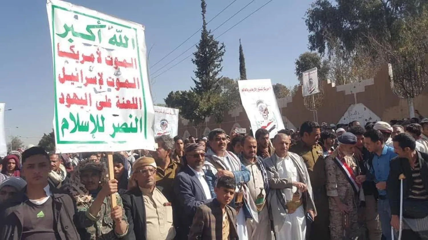 ملايين اليمنيين يعانون الجوع ويُجبَر الآلاف منهم على التظاهر مع الحوثيين (إعلام محلي)