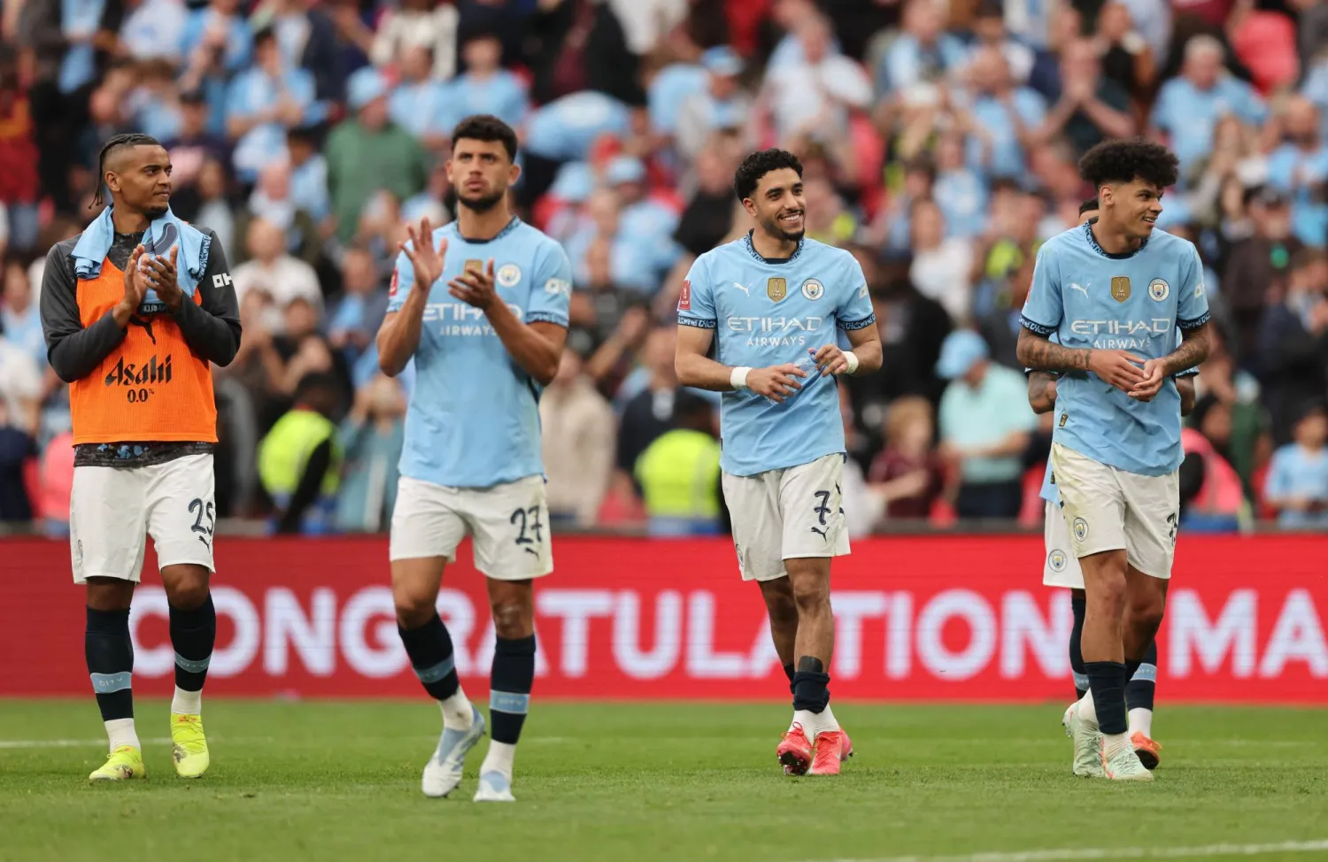 يحتل سيتي المركز الثالث حالياً متفوقاً بفارق نقطتَيْن على نيوكاسل وتشيلسي وأستون فيلا (رويترز)