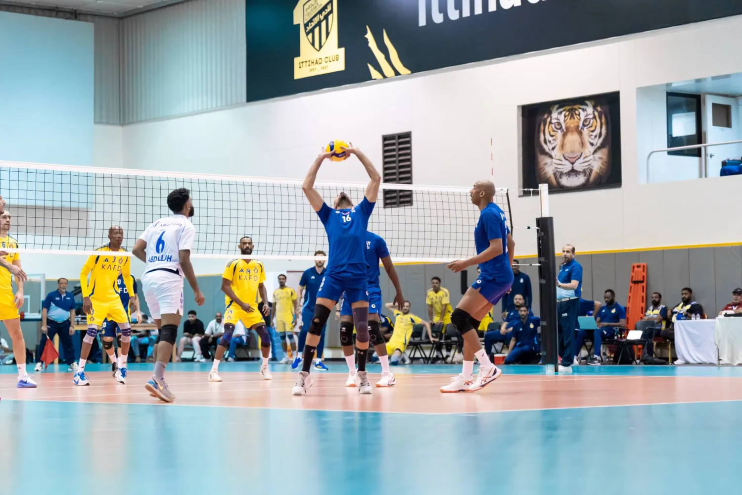 مواجهة الهلال الأولى خسرها أمام النصر بنتيجة 1 - 3 (نادي الهلال) 