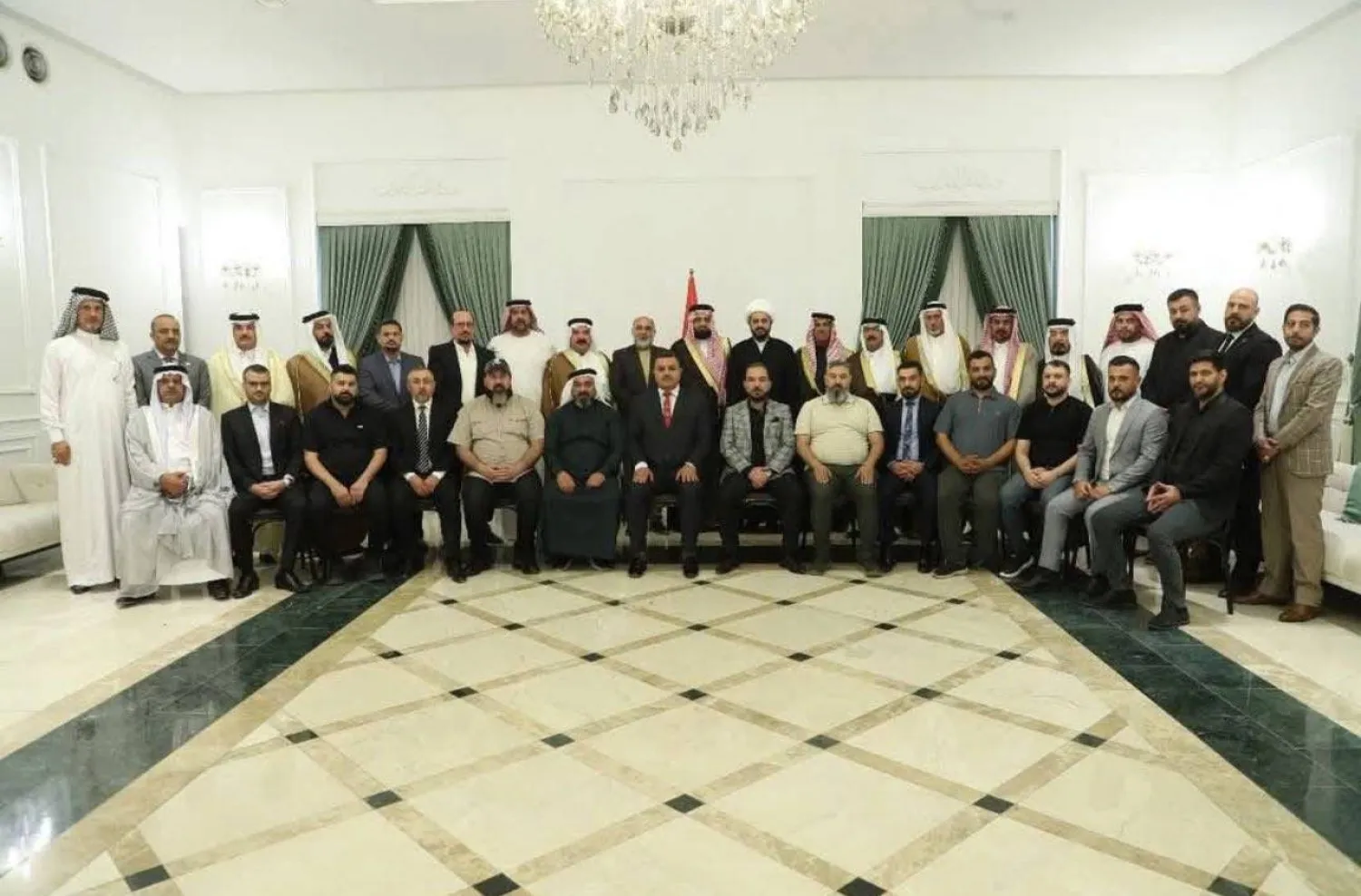 قيس الخزعلي مع شخصيات من تكريت (إكس)