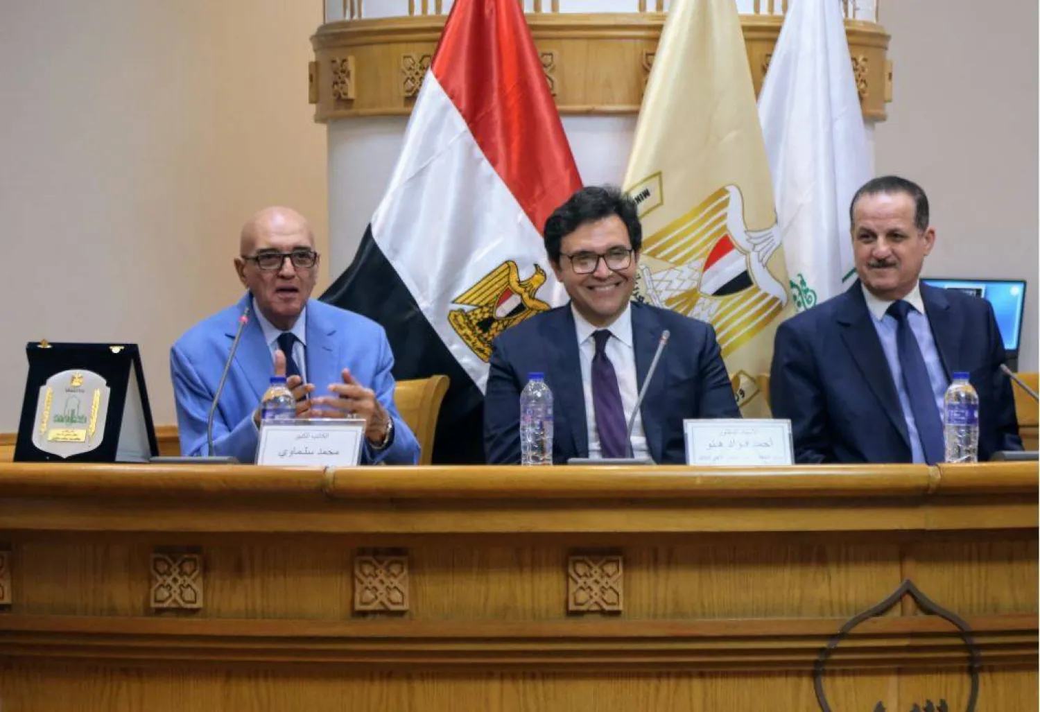 وزير الثقافة ومحمد سلماوي والدكتور أشرف عزازي خلال الاحتفالية (وزارة الثقافة المصرية)