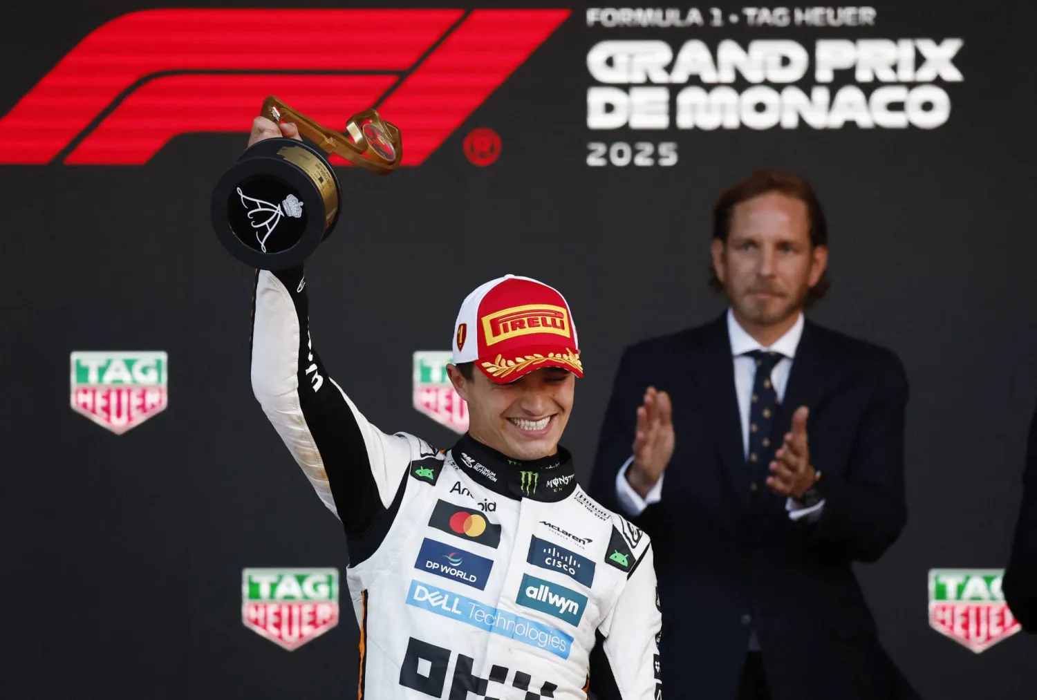 نوريس لدى تتويجه باللقب (رويترز)