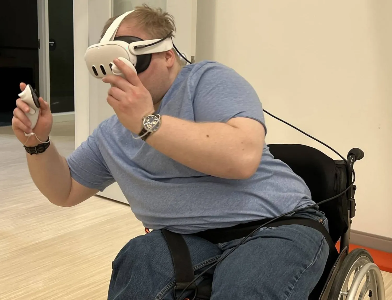 النظام الجديد يتيح لذوي الإعاقة الحركية تجربة تقنيات الواقع الافتراضي دون جهد (جامعة واترلو)