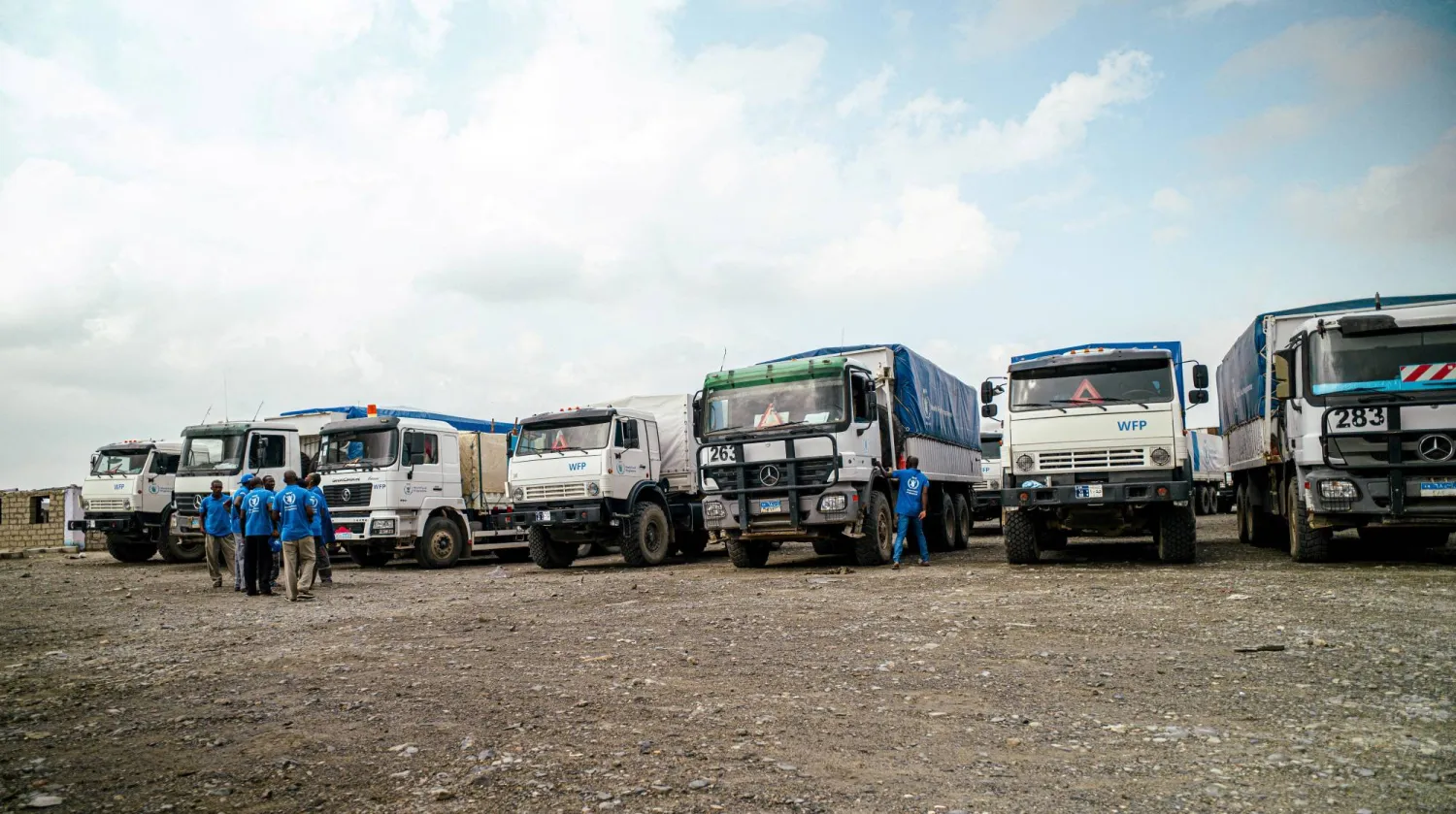 شاحنات تحمل مواد غذائية للسودان (أرشيفية - رويترز)