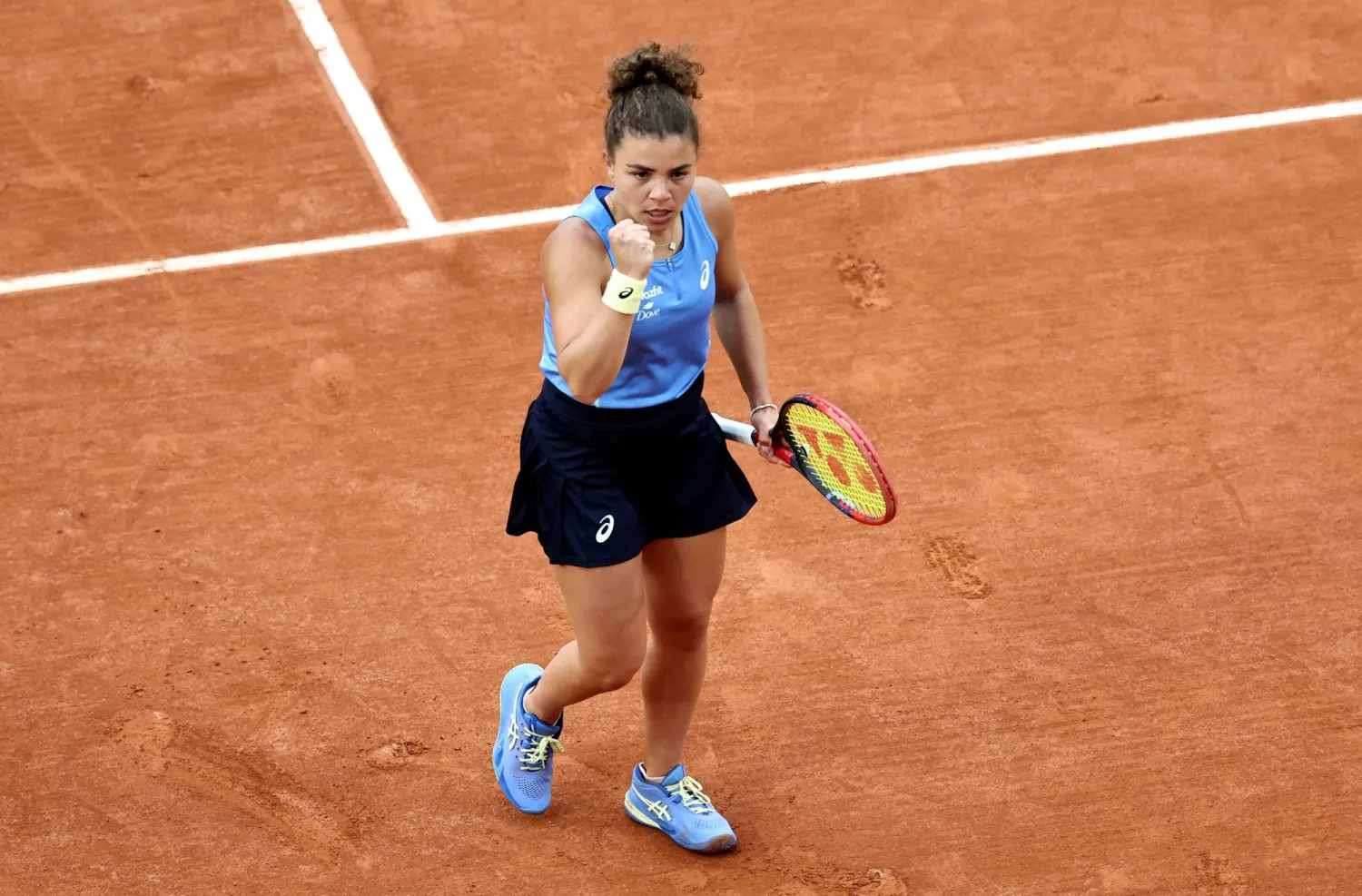 باوليني تحتفل بفوزها (إ.ب.أ)