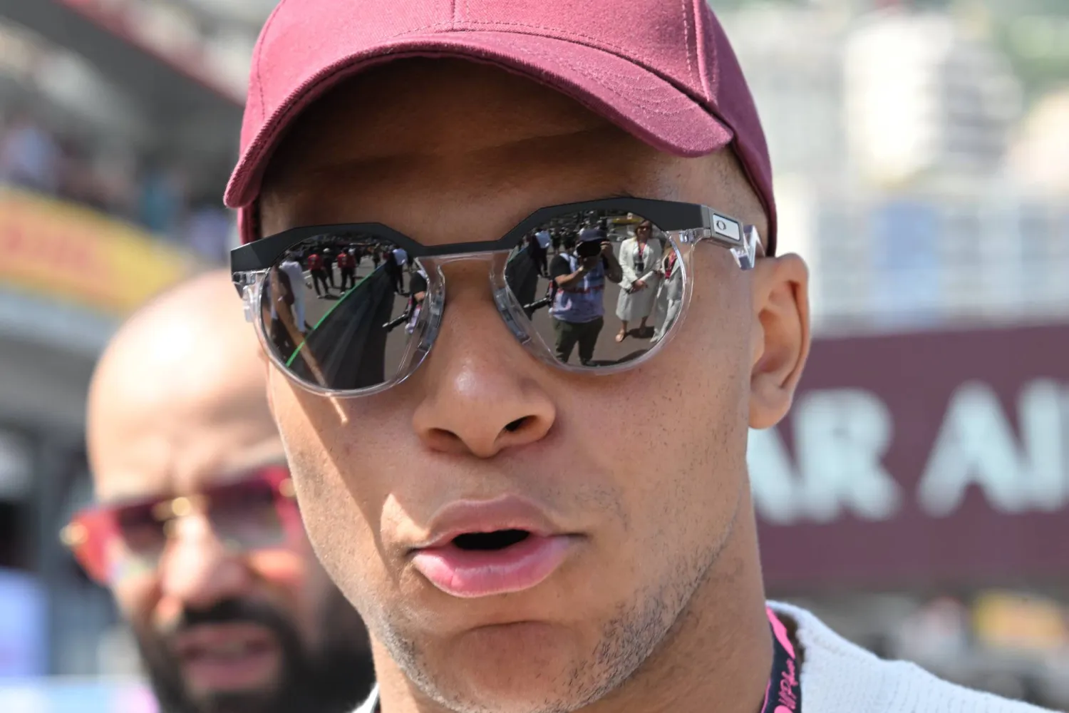 مبابي خلال حضوره جائزة موناكو الكبرى لـ«فورمولا 1» (إ.ب.أ)