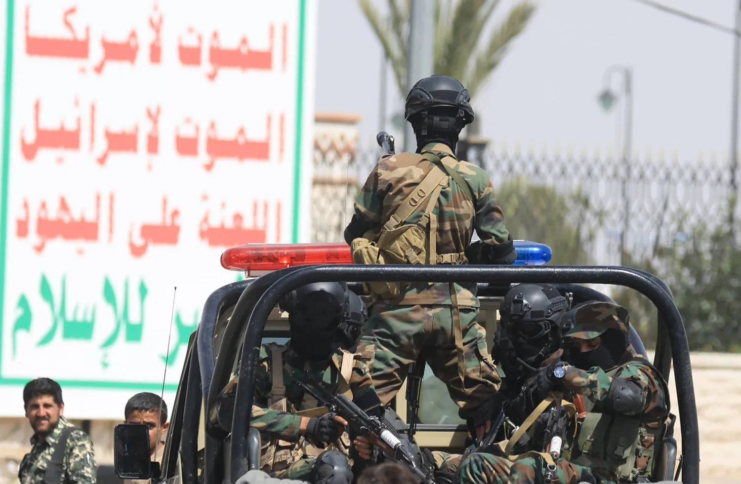 الحوثيون يستخدمون القبضة الأمنية المشددة لإرهاب السكان والمعارضين (إ.ب.أ)