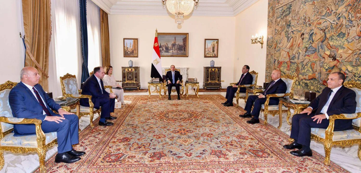 الرئيس المصري عبد الفتاح السيسي يستقبل وفد رجال الأعمال الأميركيين المشاركين في المنتدى الاقتصادي المصري - الأميركي بالقاهرة (الرئاسة المصرية)
