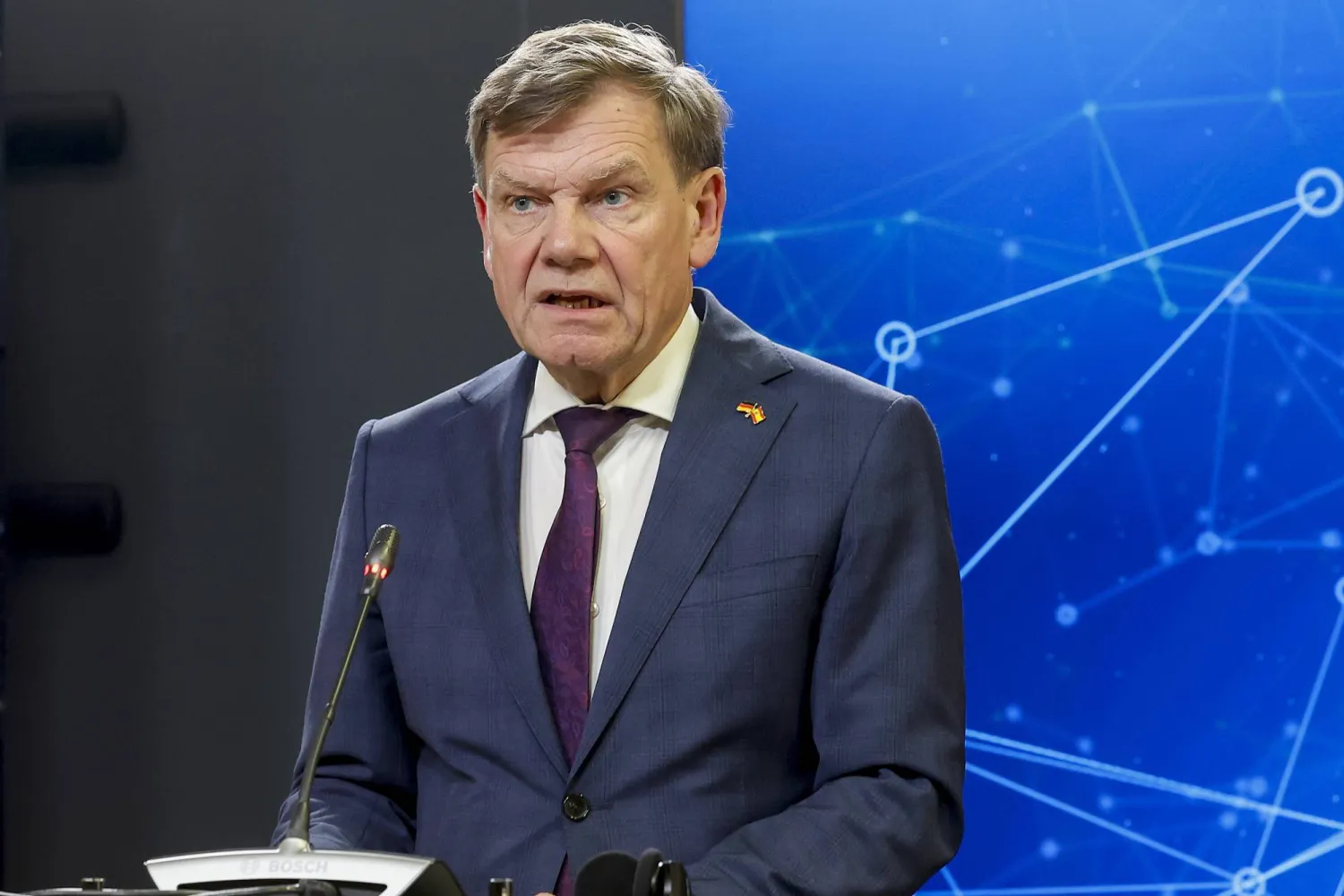 وزير الخارجية الألماني يوهان ديفيد فاديفول خلال مؤتمر صحافي مشترك في مدريد 26 مايو 2025 (إ.ب.أ)