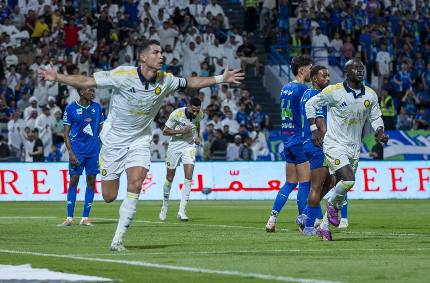 رونالدو سجل هدف النصر الأول في شباك الفتح (تصوير: سعد الدوسري) 