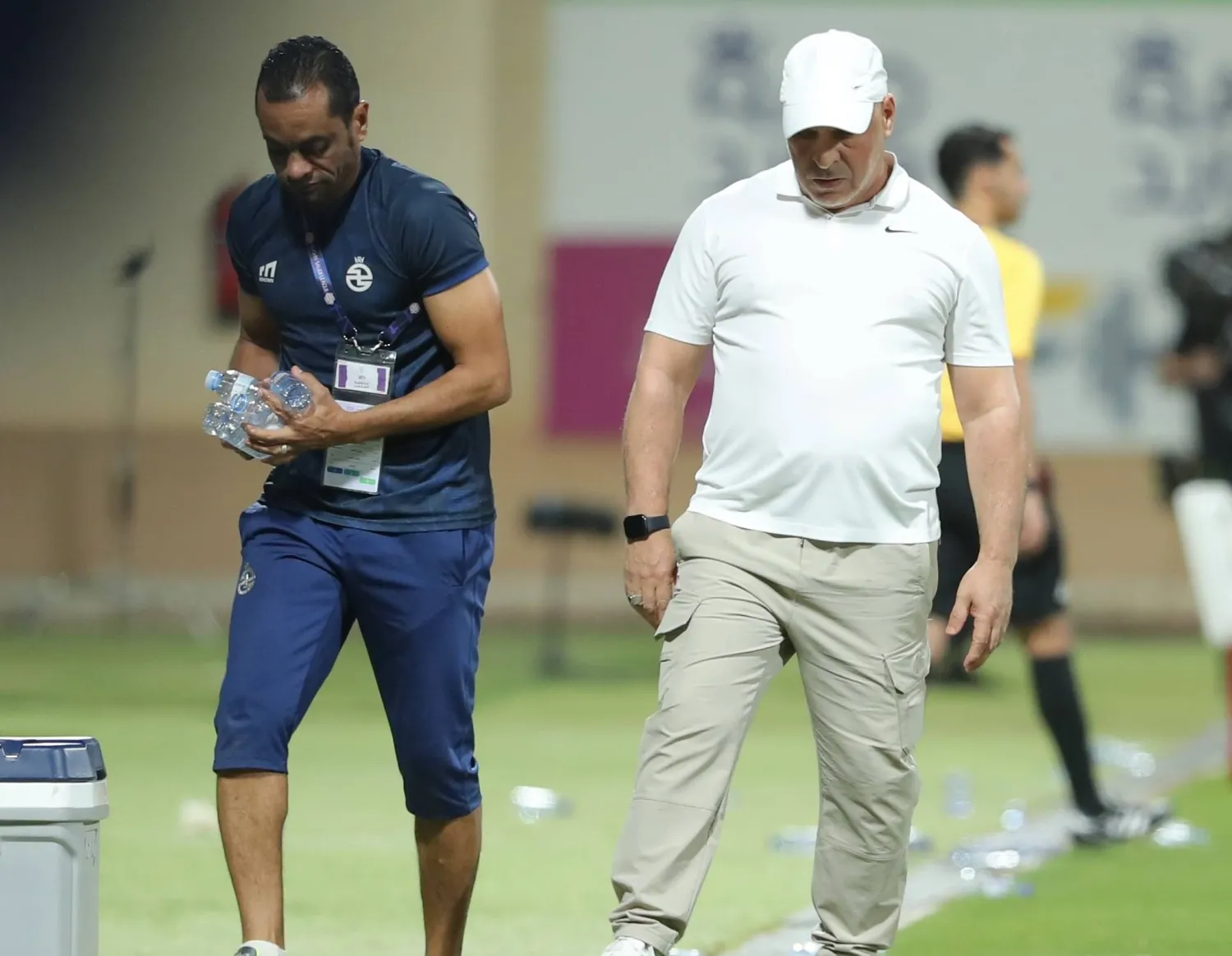 بن زكري أبدى حزنه على هبوط الرائد (تصوير: عبدالعزيز النومان) 