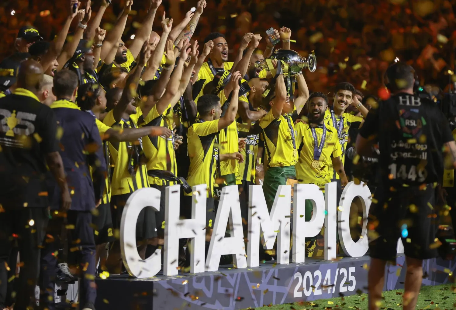 لحظة تتويج الاتحاد بلقب الدوري السعودي للمحترفين (تصوير: عدنان مهدلي) 