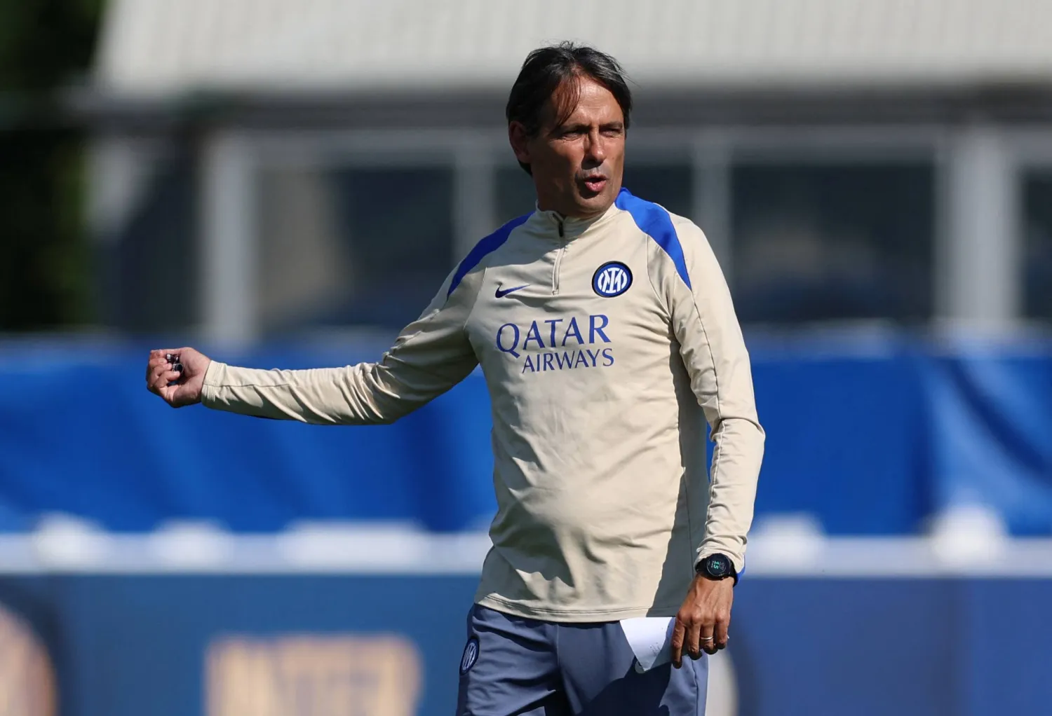 انزاغي قال إنه من الجنون الحديث عن مفاوضات في هذه الفترة (رويترز)