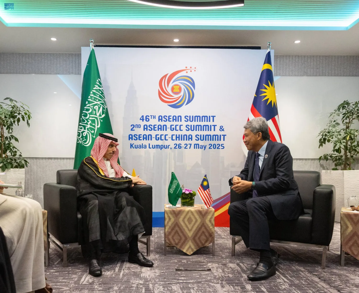وزير الخارجية السعودي خلال اجتماعه مع نظيره الماليزي في كوالالمبور (واس) 