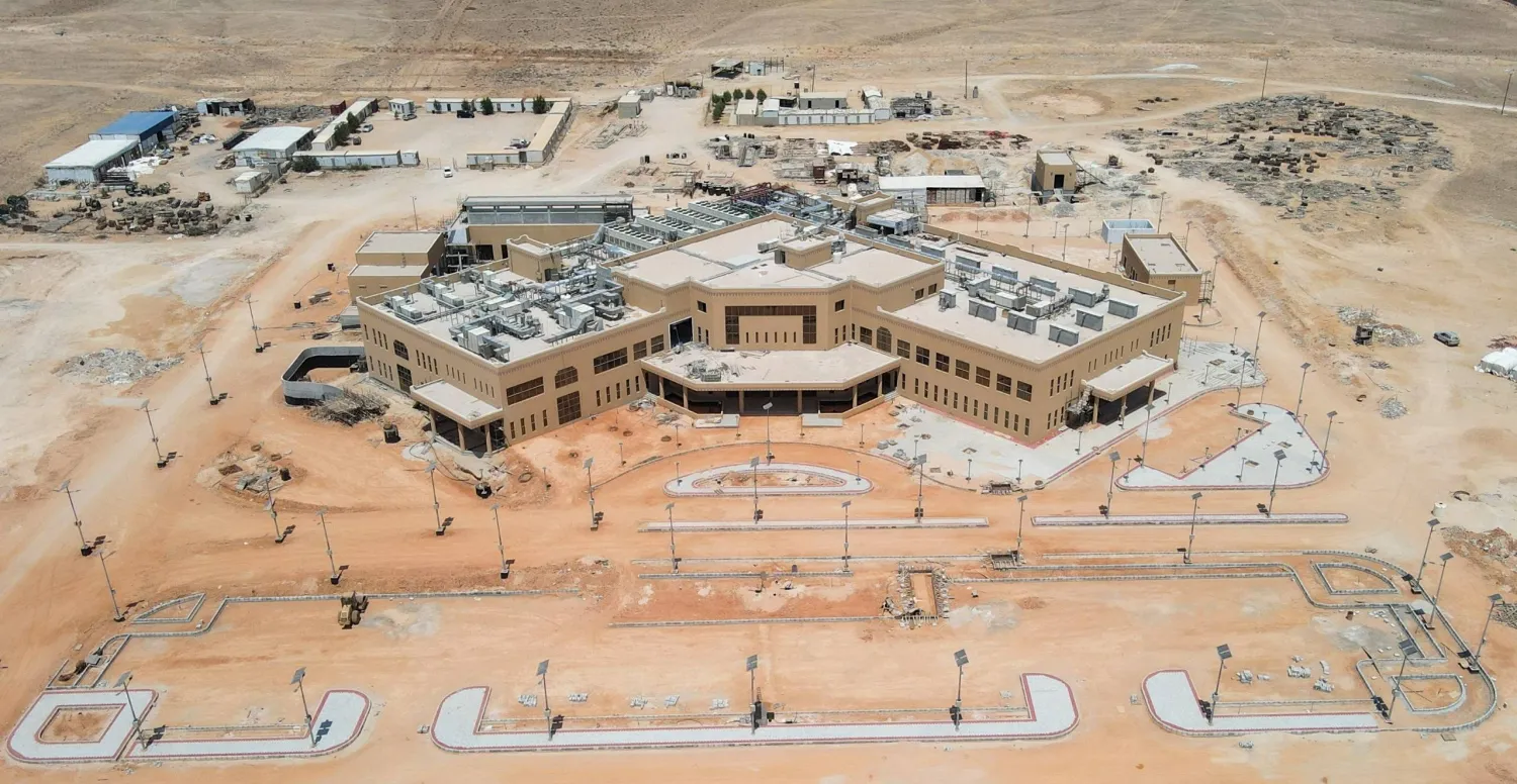 مدينة الملك سلمان الطبية في المهرة التي ينفذها «البرنامج السعودي» (البرنامج السعودي)