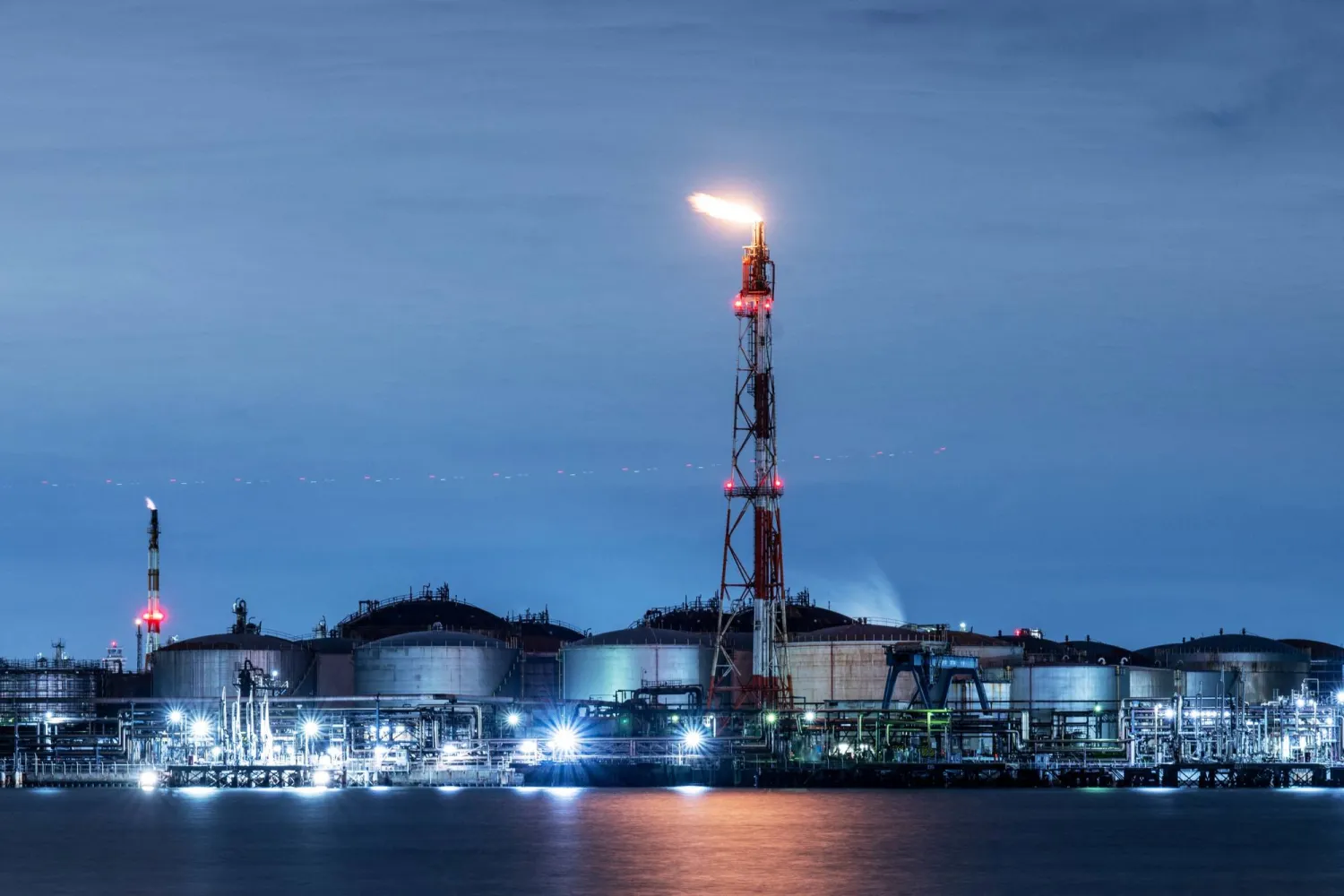 جانب من المنطقة الصناعية جنوب العاصمة اليابانية طوكيو (أ.ف.ب)