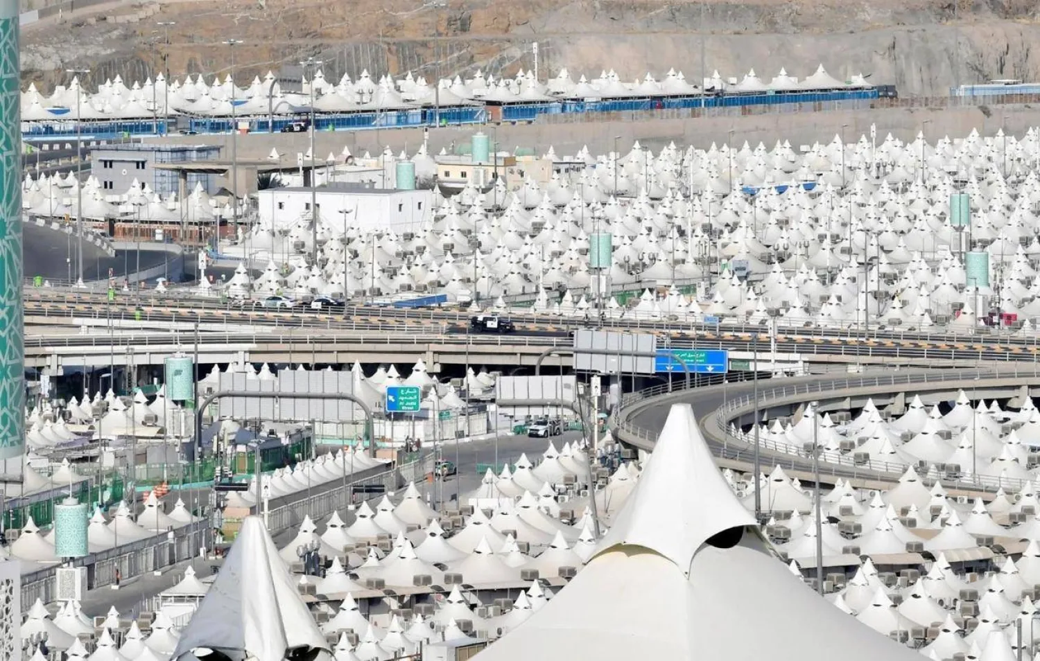 رفعت الجهات المعنية من استعدادتها لتوفير جميع الخدمات للحجاج (واس)