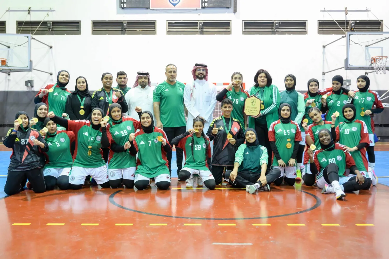 جانب من تتويج ببطولة المملكة لكرة اليد (نادي الاتفاق)